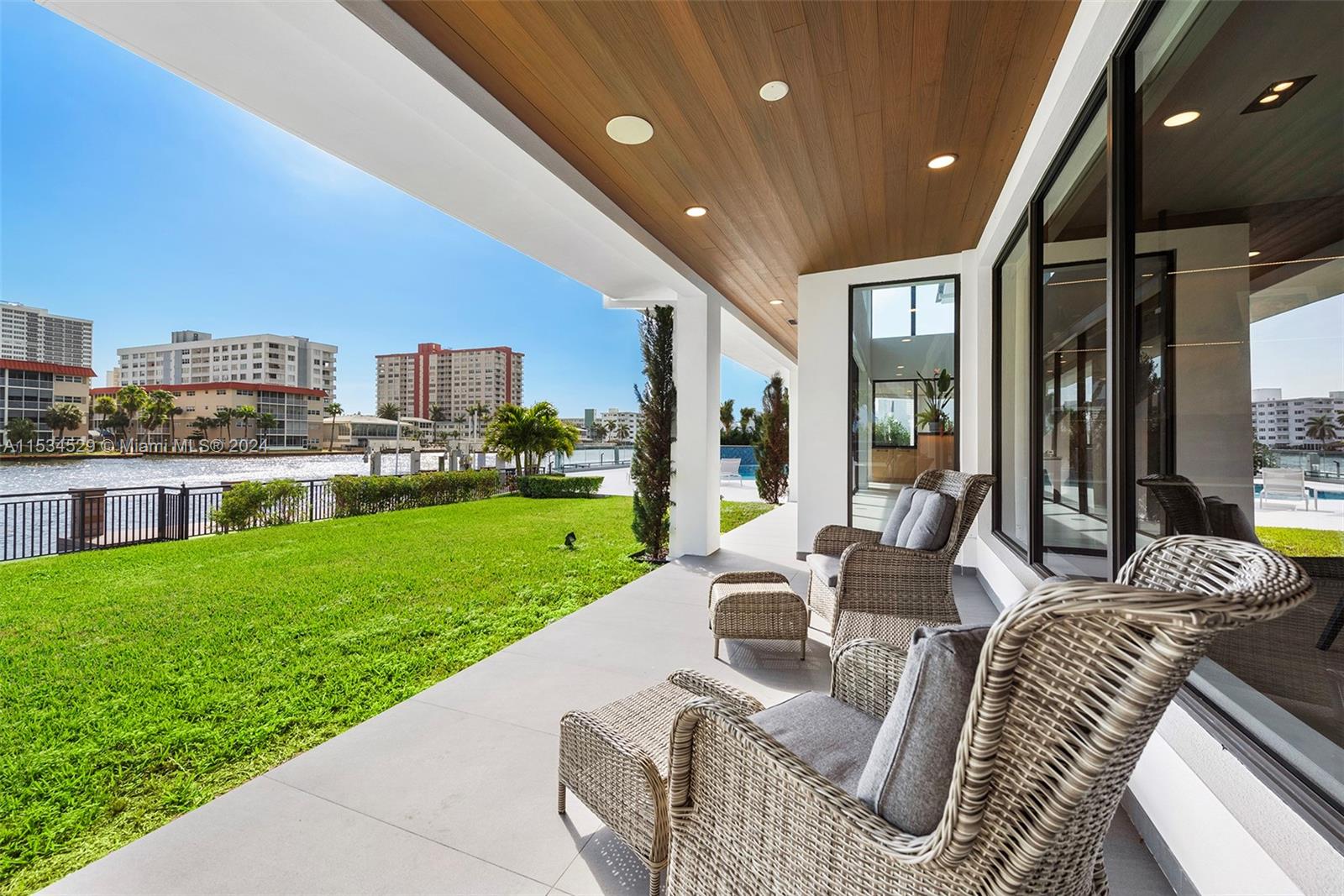 607 Palm Dr, Hallandale Beach, Florida 33009, 5 Bedrooms Bedrooms, ,6 BathroomsBathrooms,Residential,For Sale,607 Palm Dr,A11534529