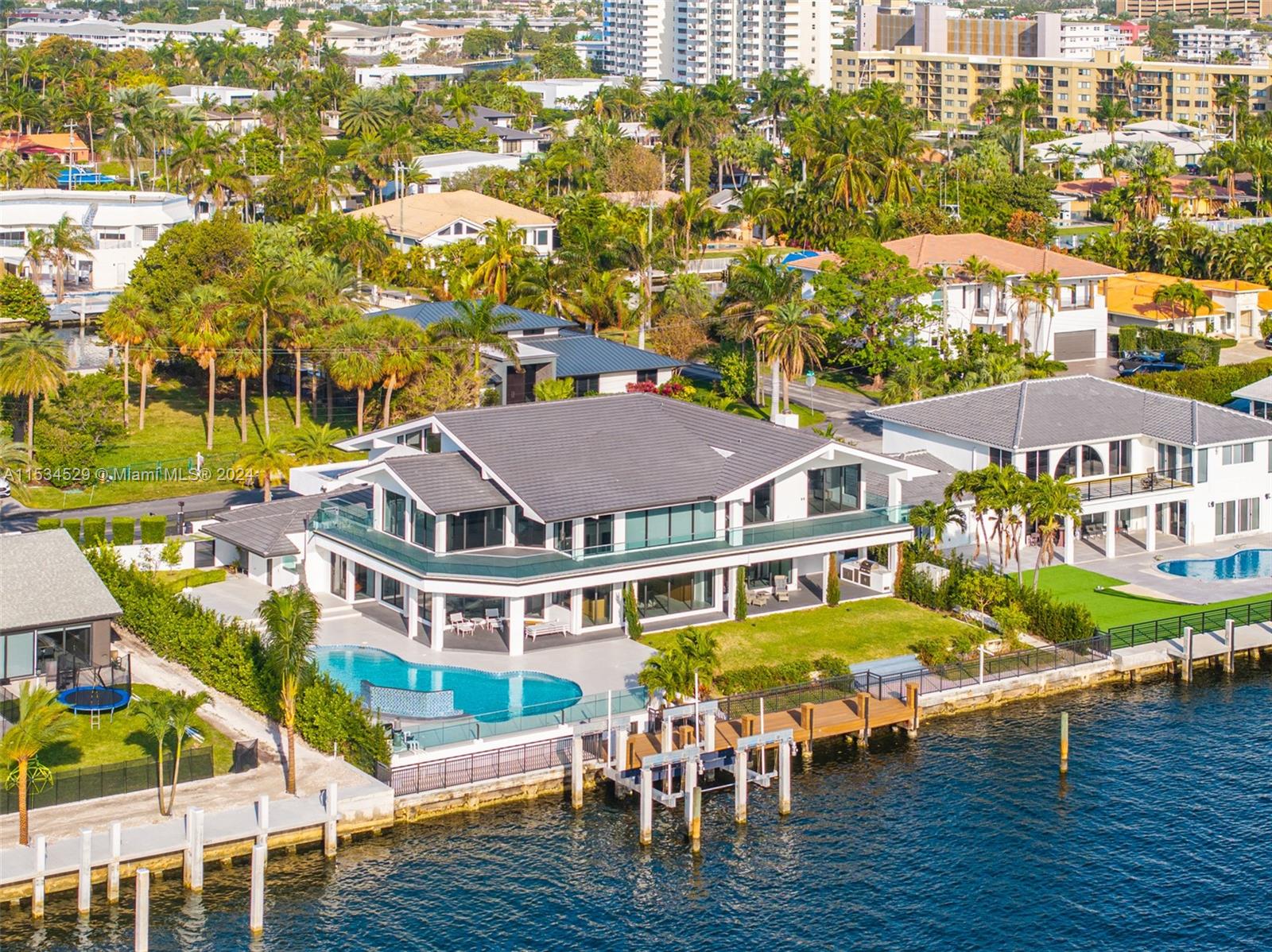 607 Palm Dr, Hallandale Beach, FL, 33009 United States, 5 Bedrooms Bedrooms, ,6 BathroomsBathrooms,Residential,For Sale,Palm Dr,A11534529