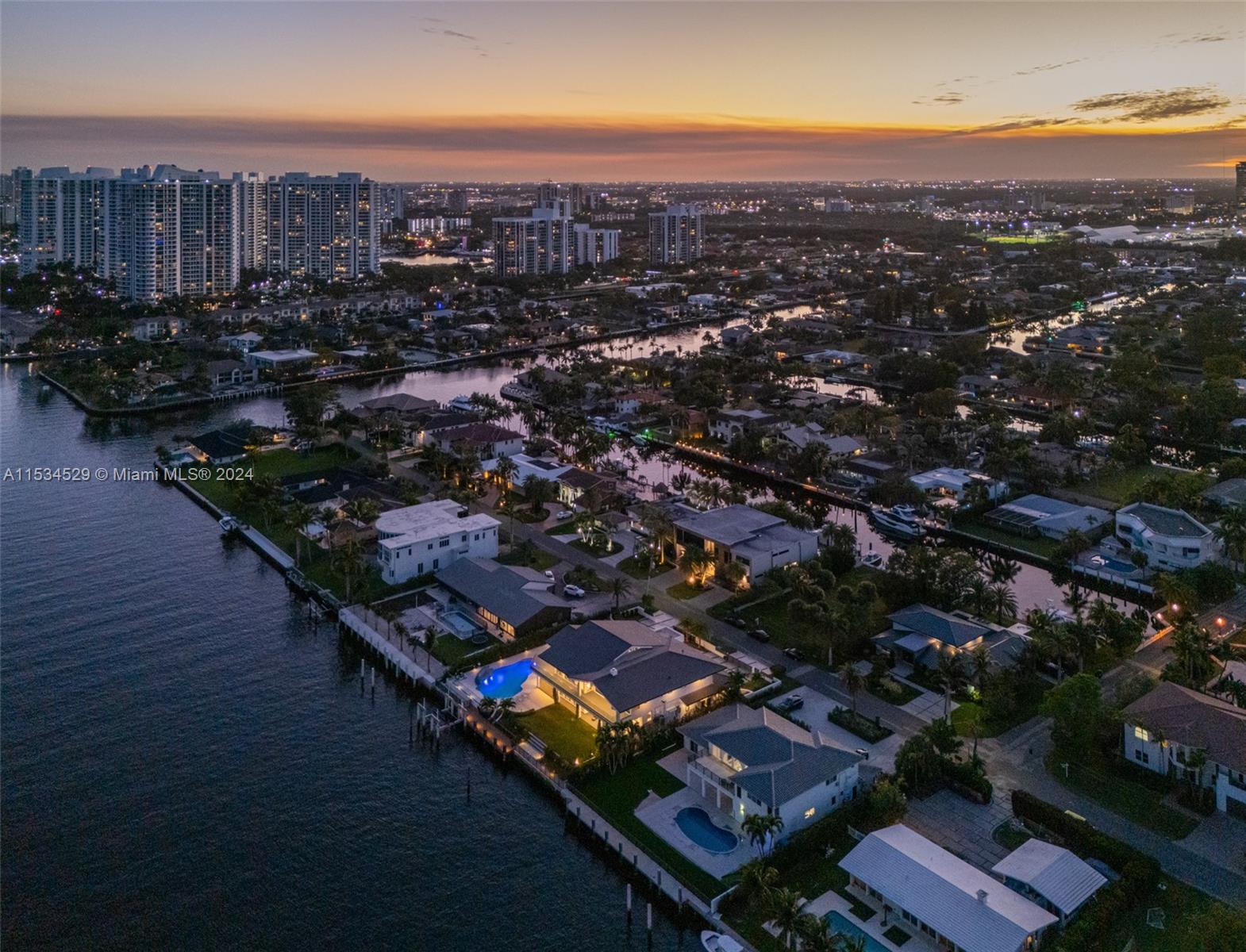 607 Palm Dr, Hallandale Beach, Florida 33009, 5 Bedrooms Bedrooms, ,6 BathroomsBathrooms,Residential,For Sale,607 Palm Dr,A11534529