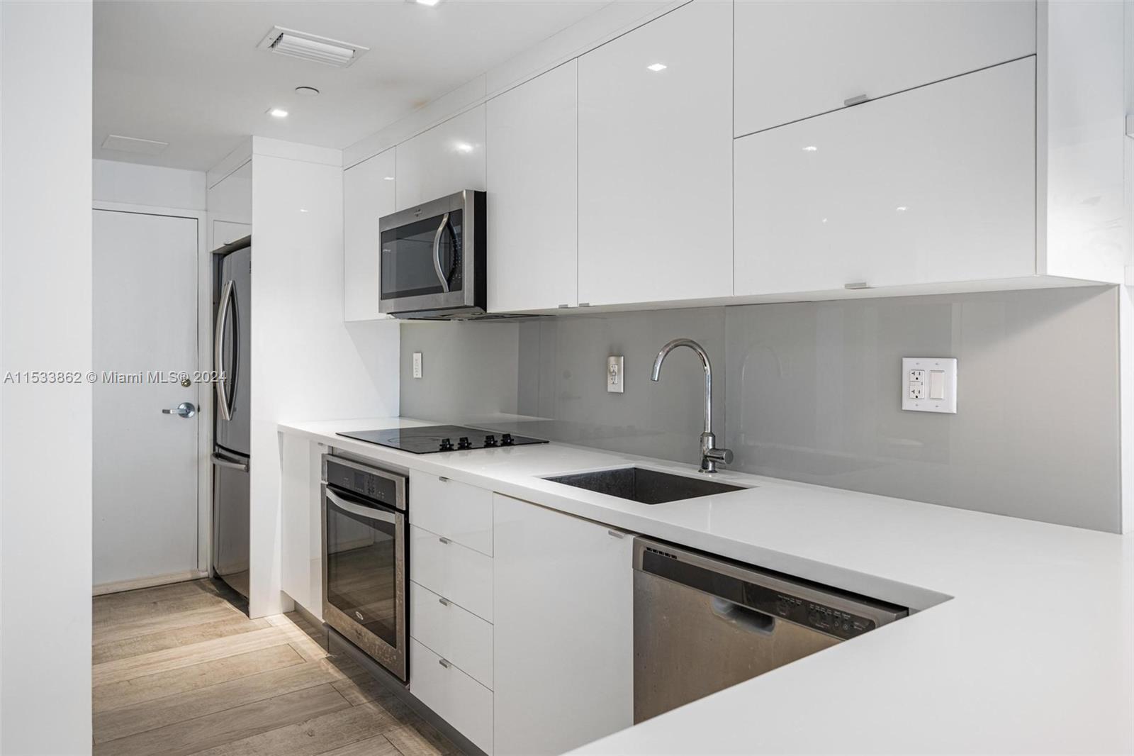 1000 West Ave 922, Miami Beach, Florida 33139, 1 Bedroom Bedrooms, ,1 BathroomBathrooms,Residentiallease,For Rent,1000 West Ave 922,A11533862