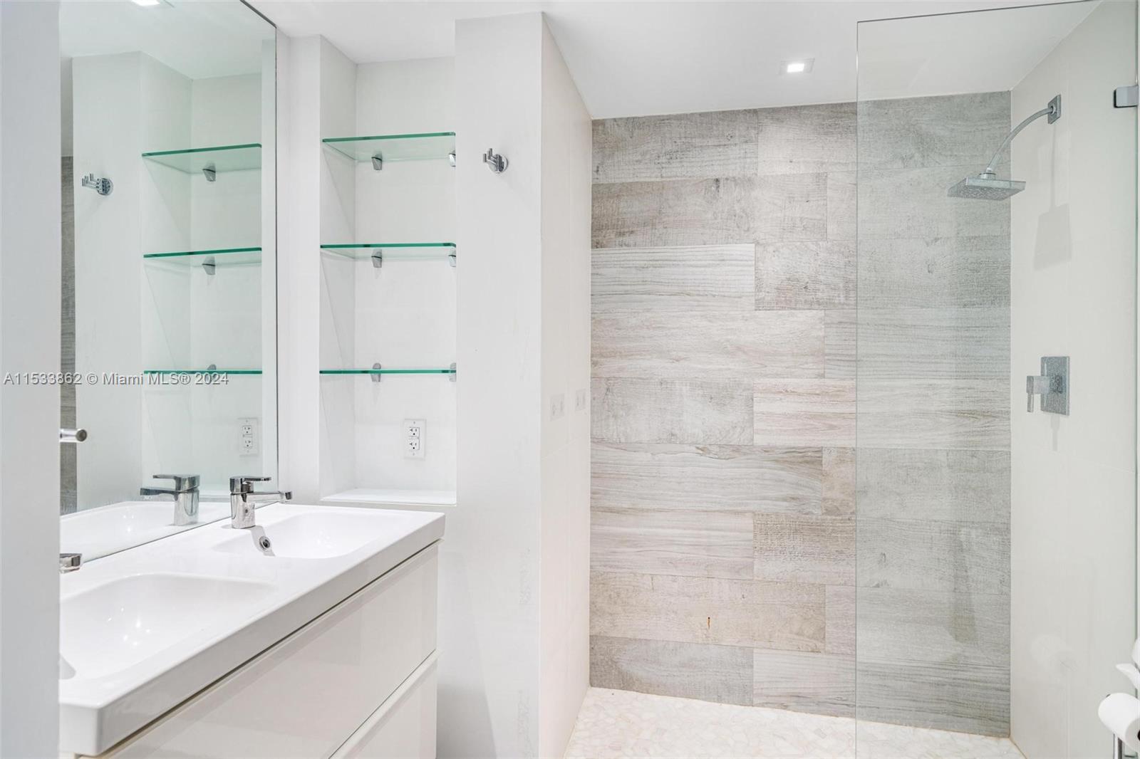 1000 West Ave 922, Miami Beach, Florida 33139, 1 Bedroom Bedrooms, ,1 BathroomBathrooms,Residentiallease,For Rent,1000 West Ave 922,A11533862