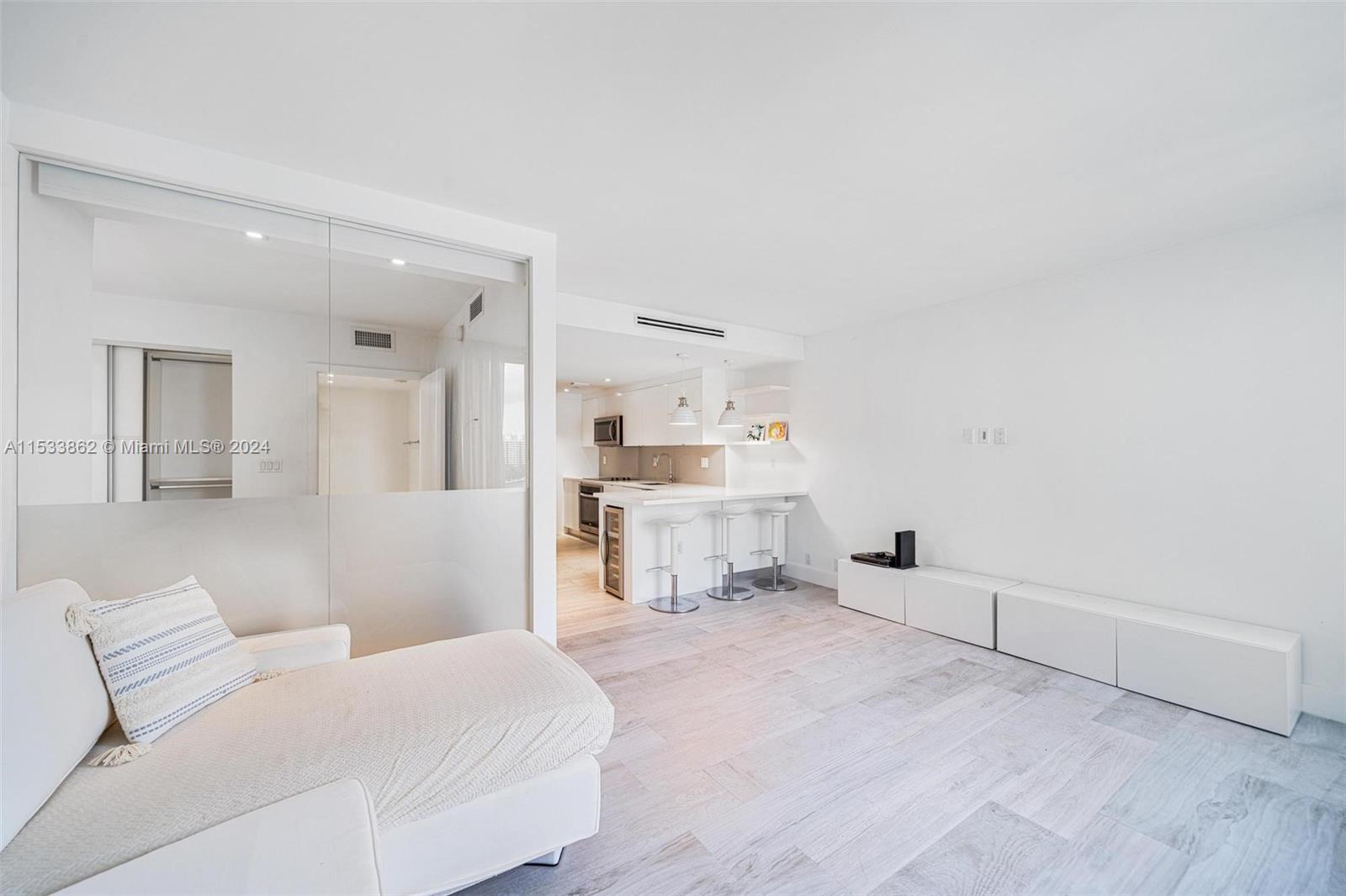 1000 West Ave 922, Miami Beach, Florida 33139, 1 Bedroom Bedrooms, ,1 BathroomBathrooms,Residentiallease,For Rent,1000 West Ave 922,A11533862