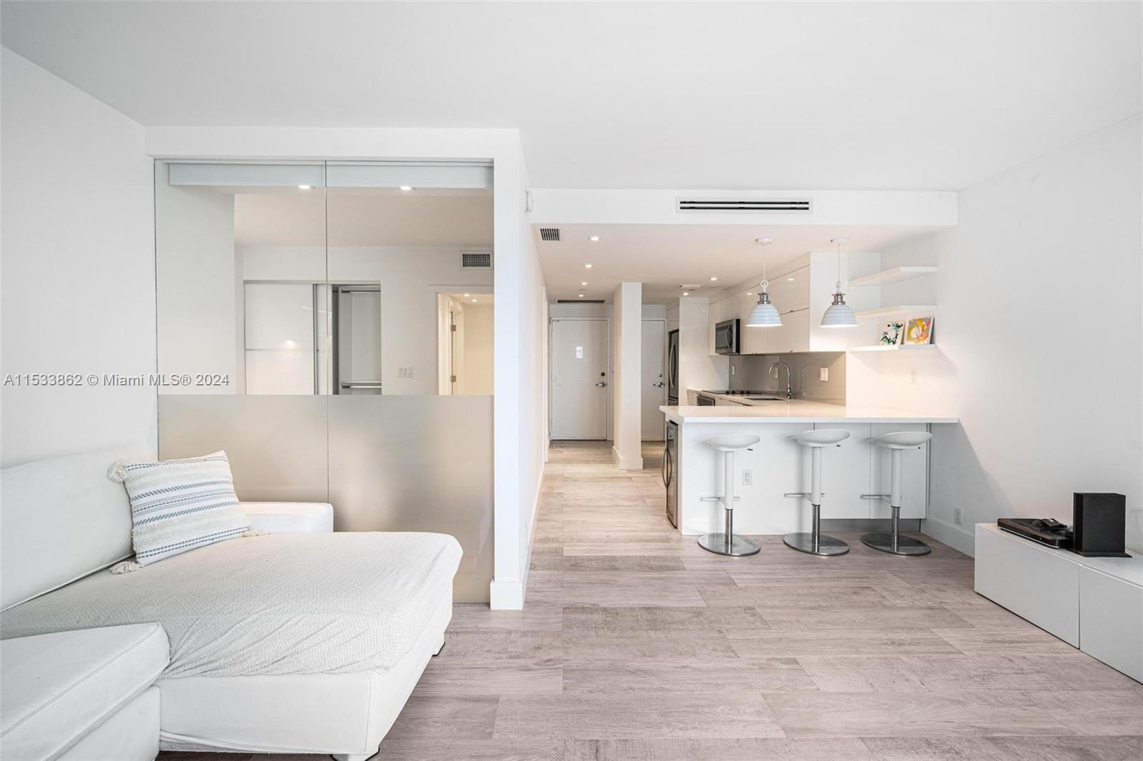 1000 West Ave 922, Miami Beach, Florida 33139, 1 Bedroom Bedrooms, ,1 BathroomBathrooms,Residentiallease,For Rent,1000 West Ave 922,A11533862