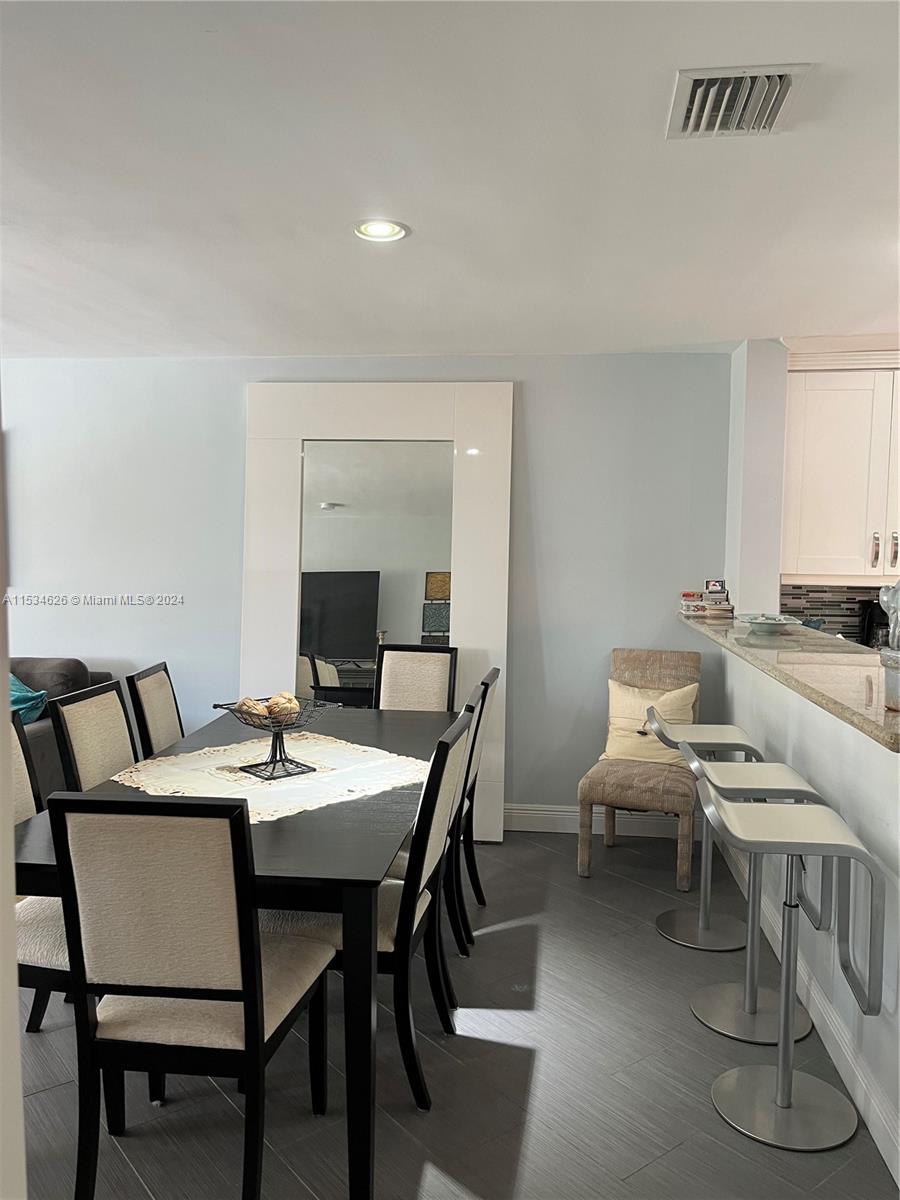 215 SE 3rd Ave 301B, Hallandale Beach, Florida 33009, 1 Bedroom Bedrooms, ,1 BathroomBathrooms,Residential,For Sale,215 SE 3rd Ave 301B,A11534626