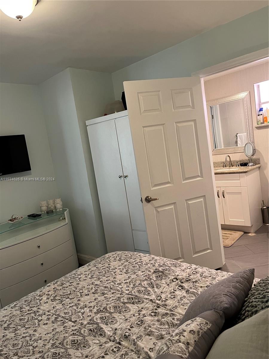 215 SE 3rd Ave 301B, Hallandale Beach, Florida 33009, 1 Bedroom Bedrooms, ,1 BathroomBathrooms,Residential,For Sale,215 SE 3rd Ave 301B,A11534626