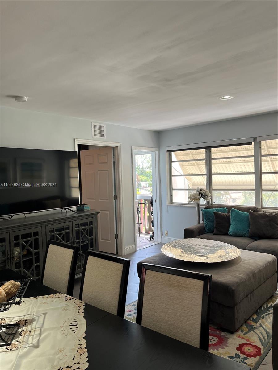 215 SE 3rd Ave 301B, Hallandale Beach, Florida 33009, 1 Bedroom Bedrooms, ,1 BathroomBathrooms,Residential,For Sale,215 SE 3rd Ave 301B,A11534626