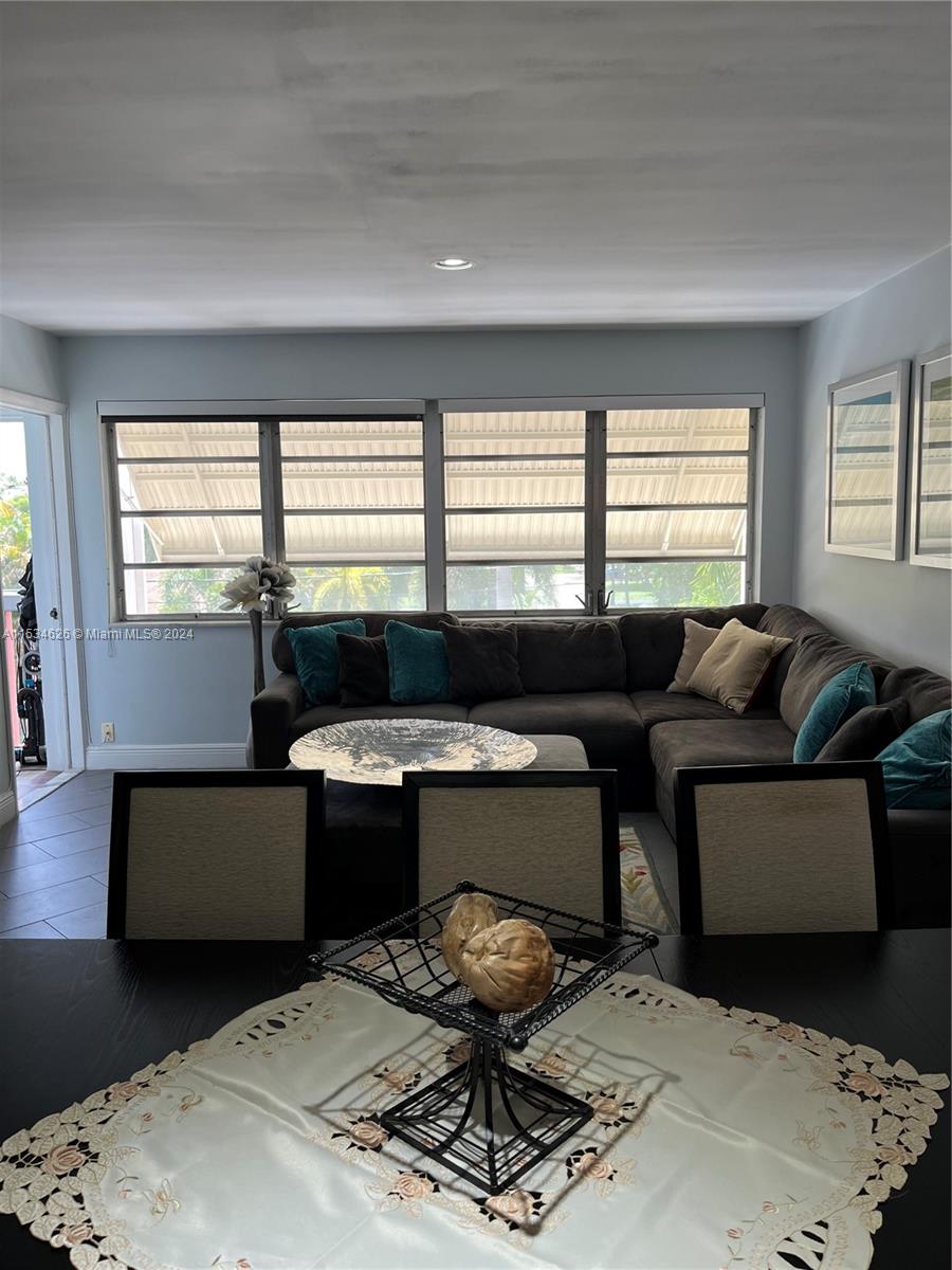 215 SE 3rd Ave 301B, Hallandale Beach, Florida 33009, 1 Bedroom Bedrooms, ,1 BathroomBathrooms,Residential,For Sale,215 SE 3rd Ave 301B,A11534626