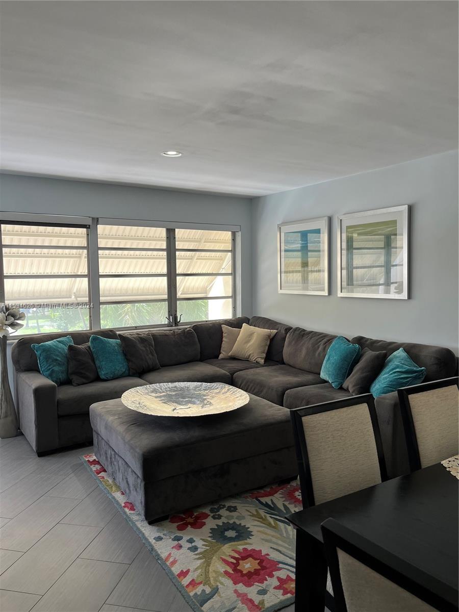 215 SE 3rd Ave 301B, Hallandale Beach, Florida 33009, 1 Bedroom Bedrooms, ,1 BathroomBathrooms,Residential,For Sale,215 SE 3rd Ave 301B,A11534626