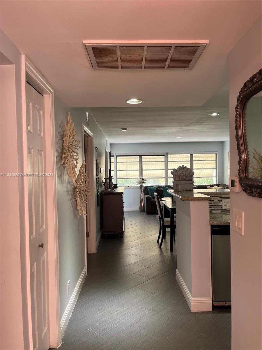 215 SE 3rd Ave 301B, Hallandale Beach, Florida 33009, 1 Bedroom Bedrooms, ,1 BathroomBathrooms,Residential,For Sale,215 SE 3rd Ave 301B,A11534626
