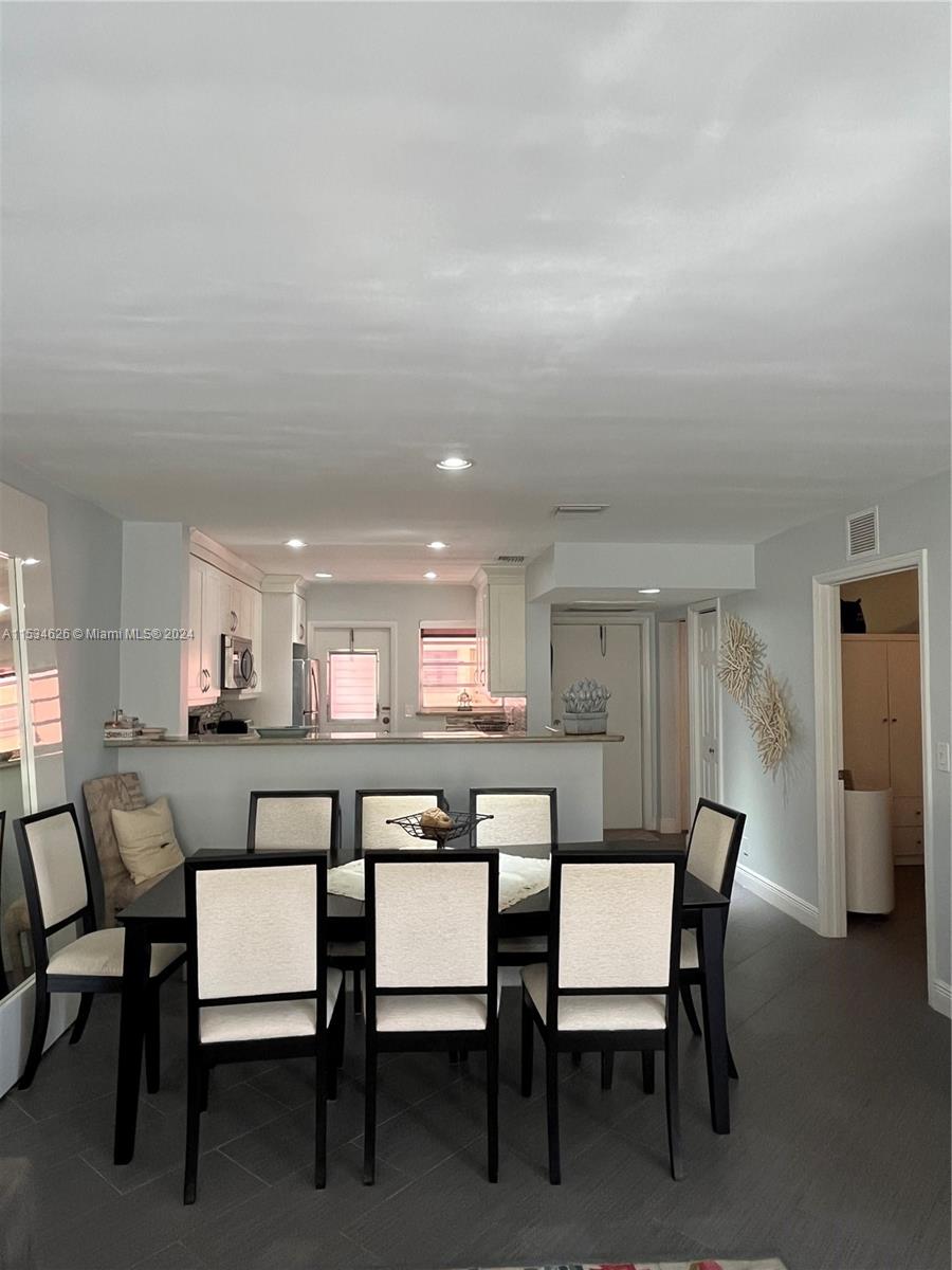 215 SE 3rd Ave 301B, Hallandale Beach, Florida 33009, 1 Bedroom Bedrooms, ,1 BathroomBathrooms,Residential,For Sale,215 SE 3rd Ave 301B,A11534626