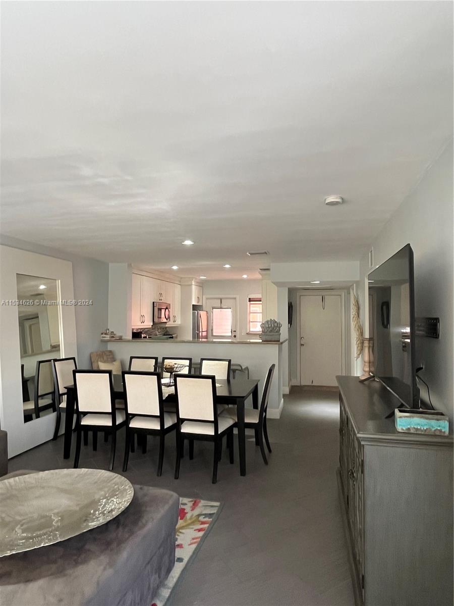 215 SE 3rd Ave 301B, Hallandale Beach, Florida 33009, 1 Bedroom Bedrooms, ,1 BathroomBathrooms,Residential,For Sale,215 SE 3rd Ave 301B,A11534626