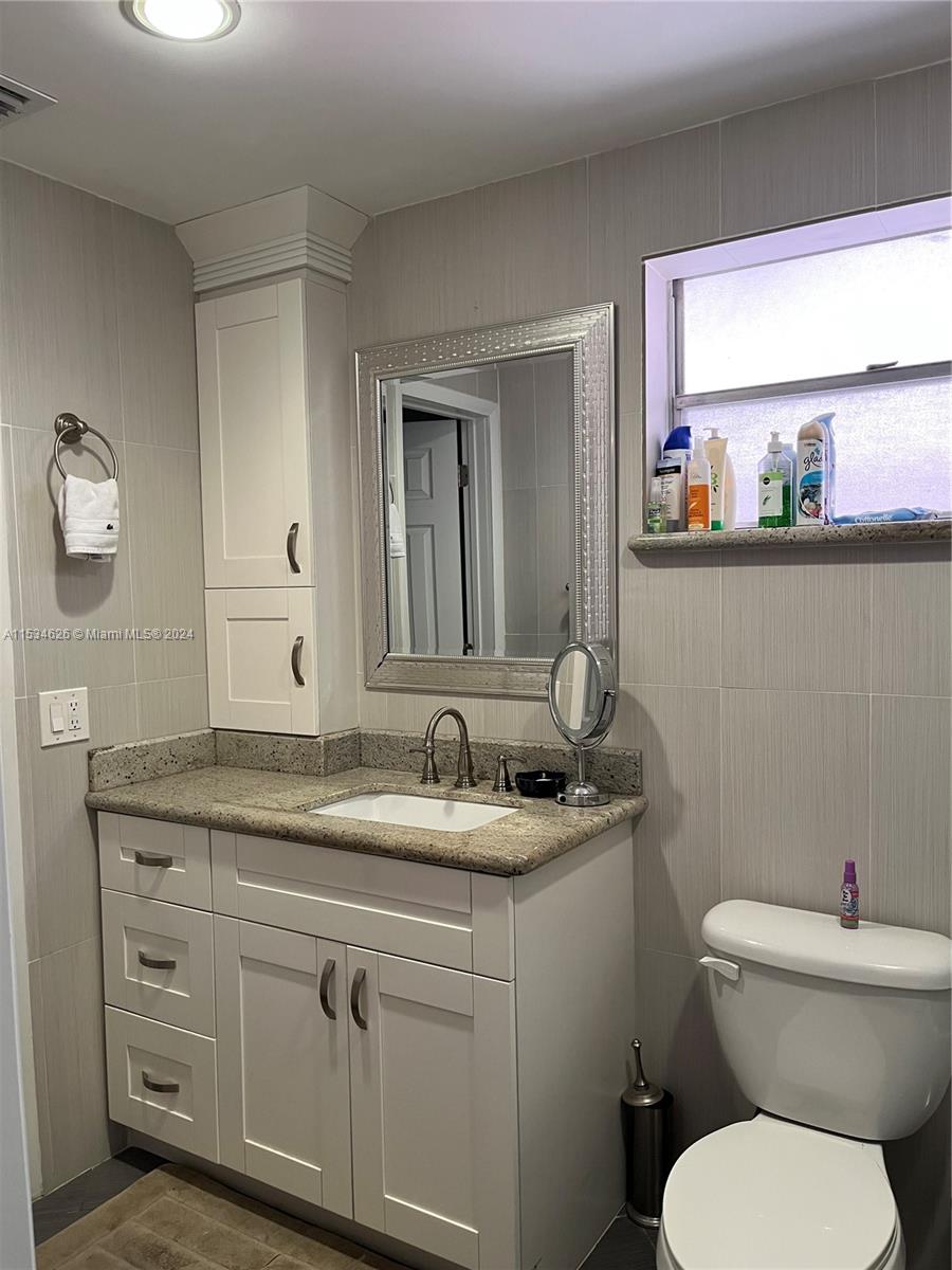 215 SE 3rd Ave 301B, Hallandale Beach, Florida 33009, 1 Bedroom Bedrooms, ,1 BathroomBathrooms,Residential,For Sale,215 SE 3rd Ave 301B,A11534626