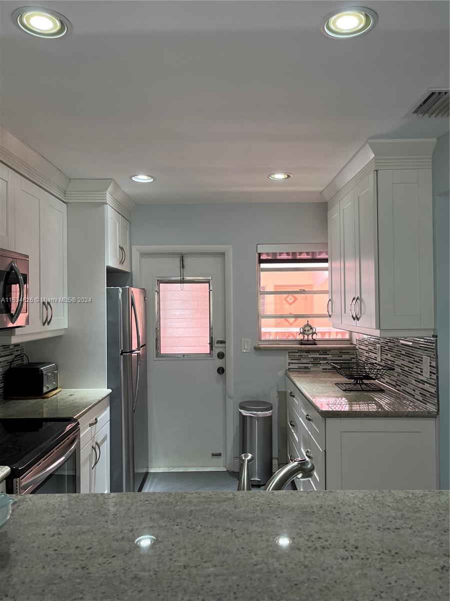 215 SE 3rd Ave 301B, Hallandale Beach, Florida 33009, 1 Bedroom Bedrooms, ,1 BathroomBathrooms,Residential,For Sale,215 SE 3rd Ave 301B,A11534626