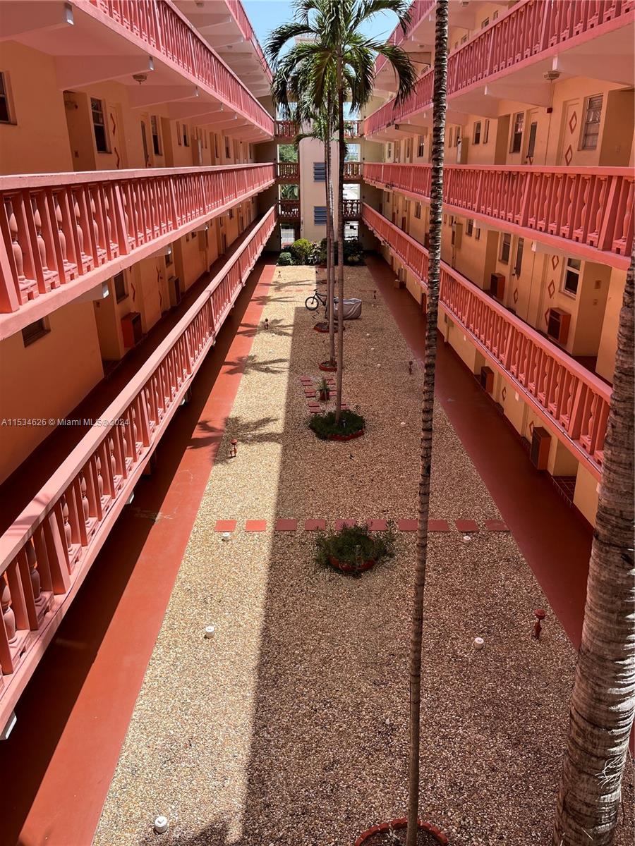 215 SE 3rd Ave 301B, Hallandale Beach, Florida 33009, 1 Bedroom Bedrooms, ,1 BathroomBathrooms,Residential,For Sale,215 SE 3rd Ave 301B,A11534626