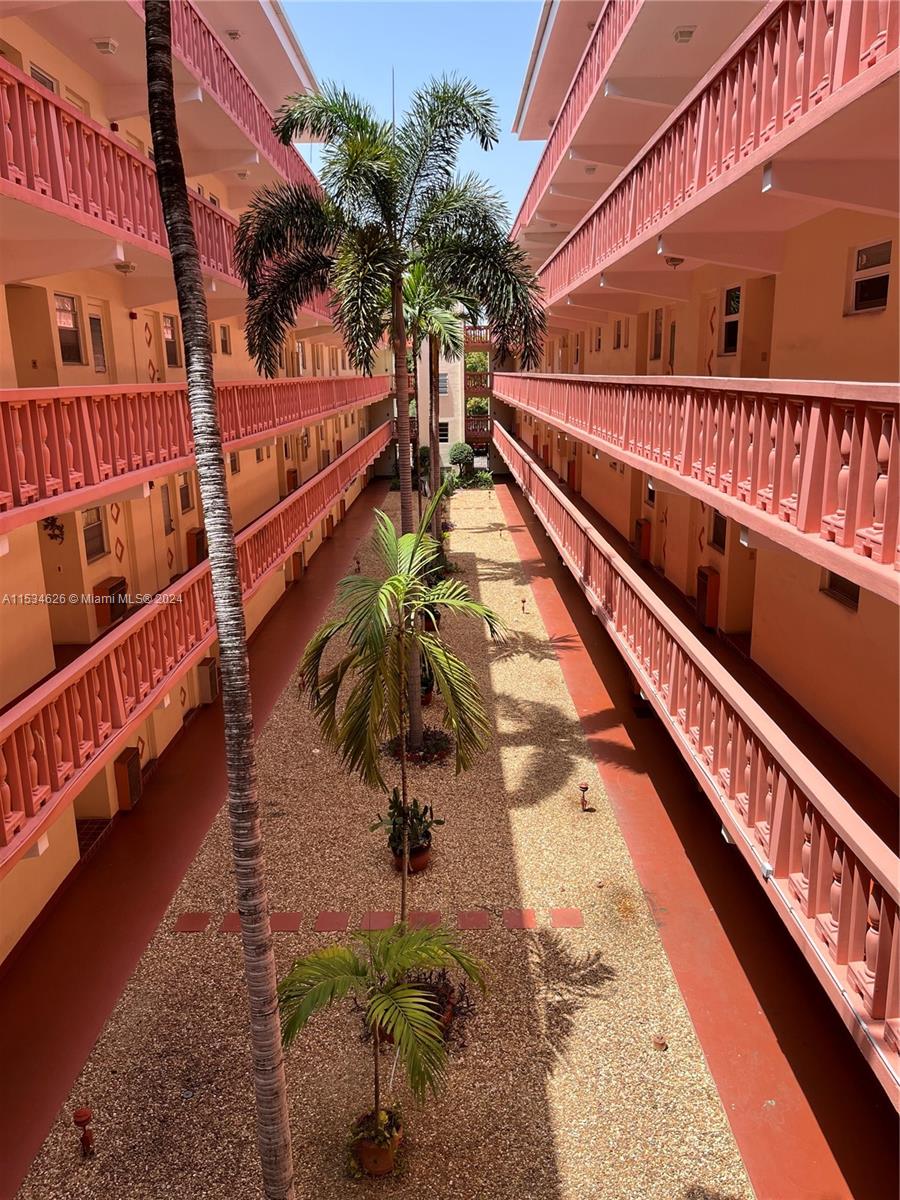 215 SE 3rd Ave 301B, Hallandale Beach, Florida 33009, 1 Bedroom Bedrooms, ,1 BathroomBathrooms,Residential,For Sale,215 SE 3rd Ave 301B,A11534626