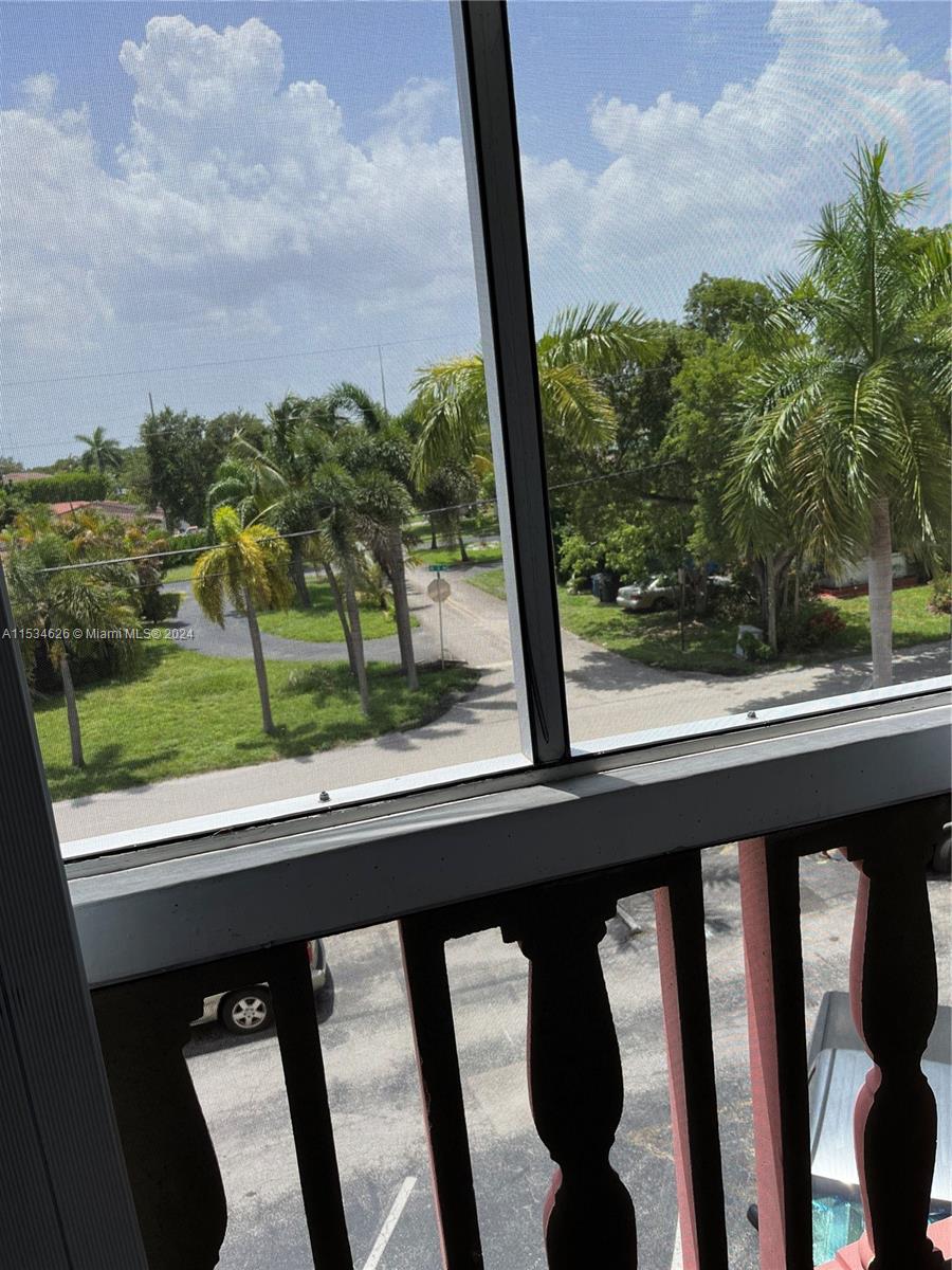 215 SE 3rd Ave 301B, Hallandale Beach, Florida 33009, 1 Bedroom Bedrooms, ,1 BathroomBathrooms,Residential,For Sale,215 SE 3rd Ave 301B,A11534626
