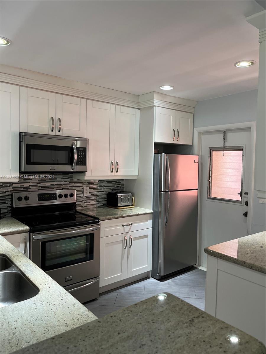 215 SE 3rd Ave 301B, Hallandale Beach, Florida 33009, 1 Bedroom Bedrooms, ,1 BathroomBathrooms,Residential,For Sale,215 SE 3rd Ave 301B,A11534626