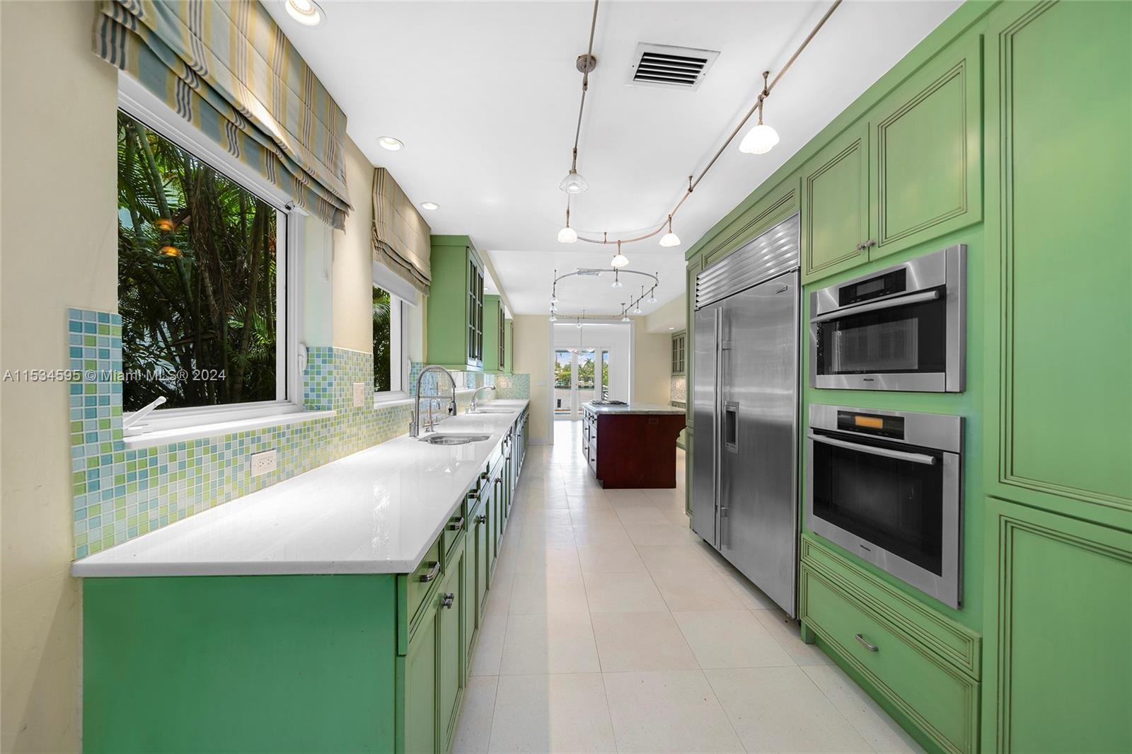 325 San Marino Dr, Miami Beach, FL, 33139 United States, 4 Bedrooms Bedrooms, ,3 BathroomsBathrooms,Residential,For Sale,San Marino Dr,A11534595