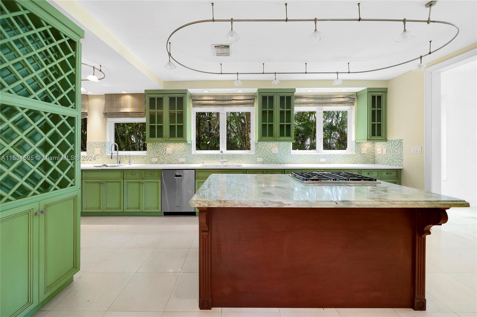 325 San Marino Dr, Miami Beach, FL, 33139 United States, 4 Bedrooms Bedrooms, ,3 BathroomsBathrooms,Residential,For Sale,San Marino Dr,A11534595