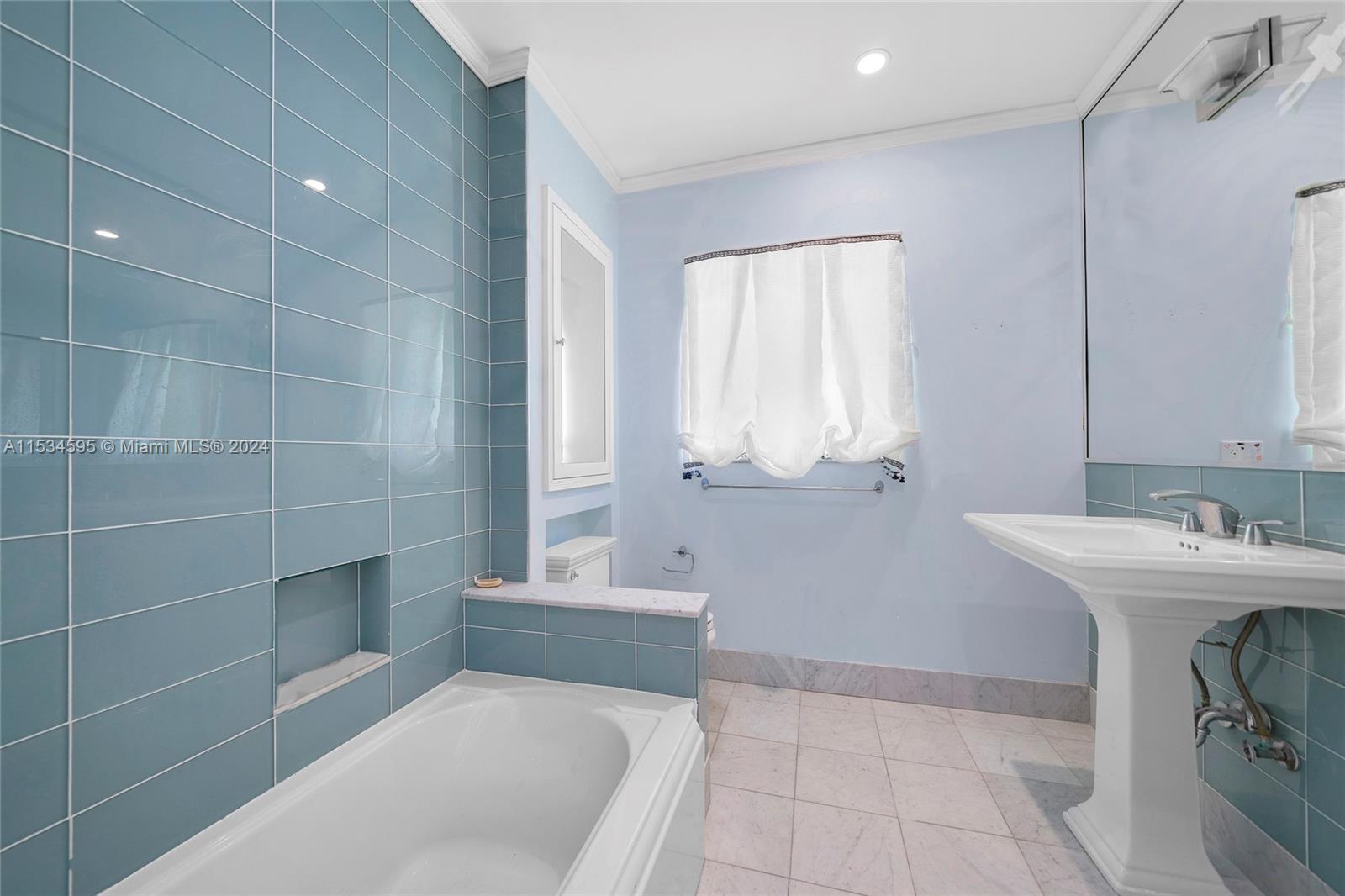 325 San Marino Dr, Miami Beach, FL, 33139 United States, 4 Bedrooms Bedrooms, ,3 BathroomsBathrooms,Residential,For Sale,San Marino Dr,A11534595