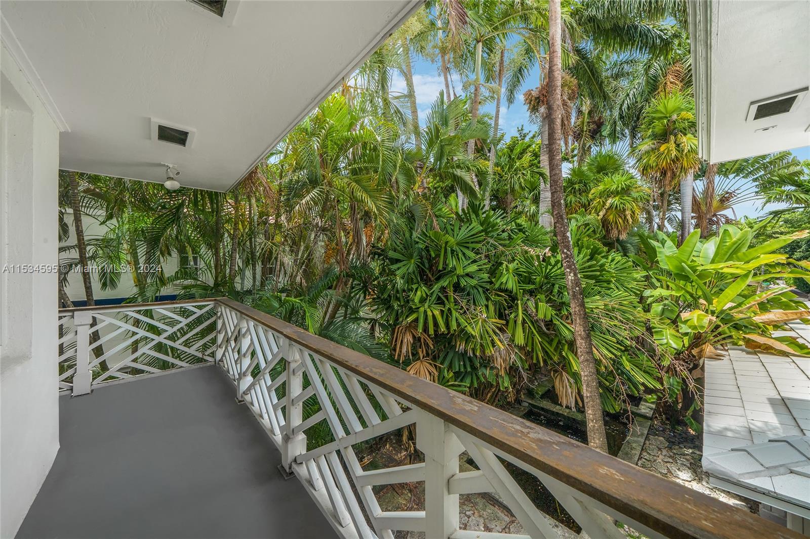 325 San Marino Dr, Miami Beach, FL, 33139 United States, 4 Bedrooms Bedrooms, ,3 BathroomsBathrooms,Residential,For Sale,San Marino Dr,A11534595
