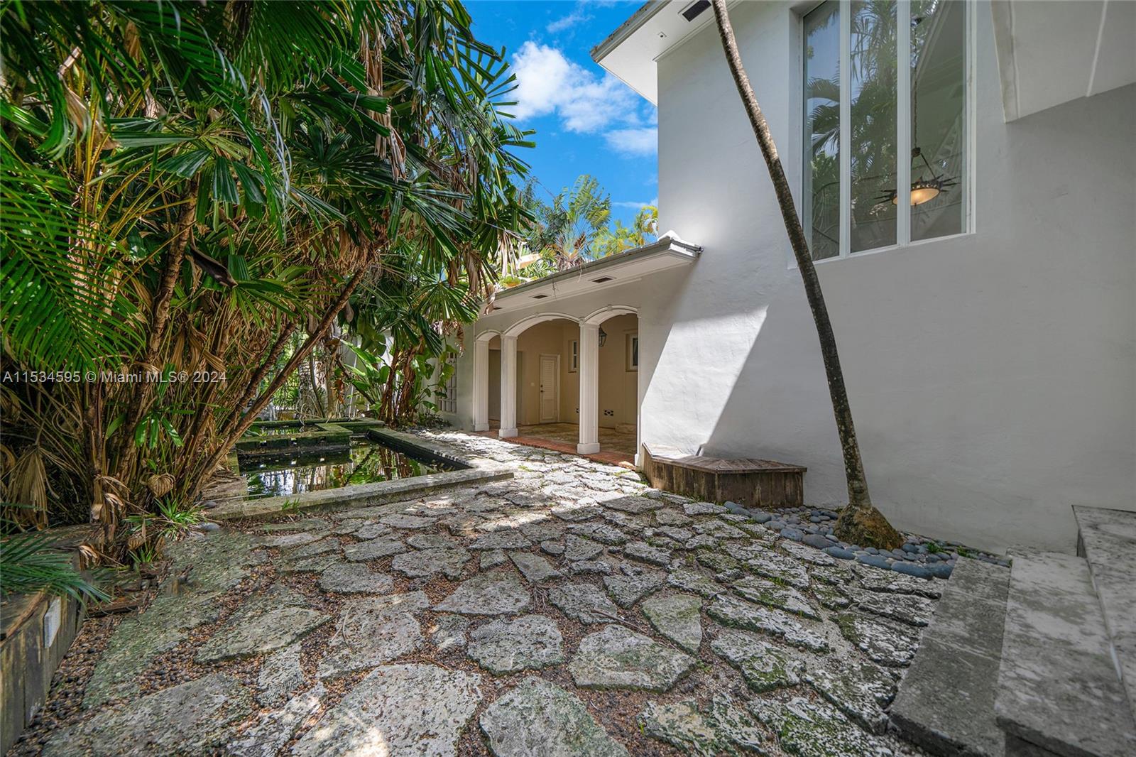 325 San Marino Dr, Miami Beach, FL, 33139 United States, 4 Bedrooms Bedrooms, ,3 BathroomsBathrooms,Residential,For Sale,San Marino Dr,A11534595