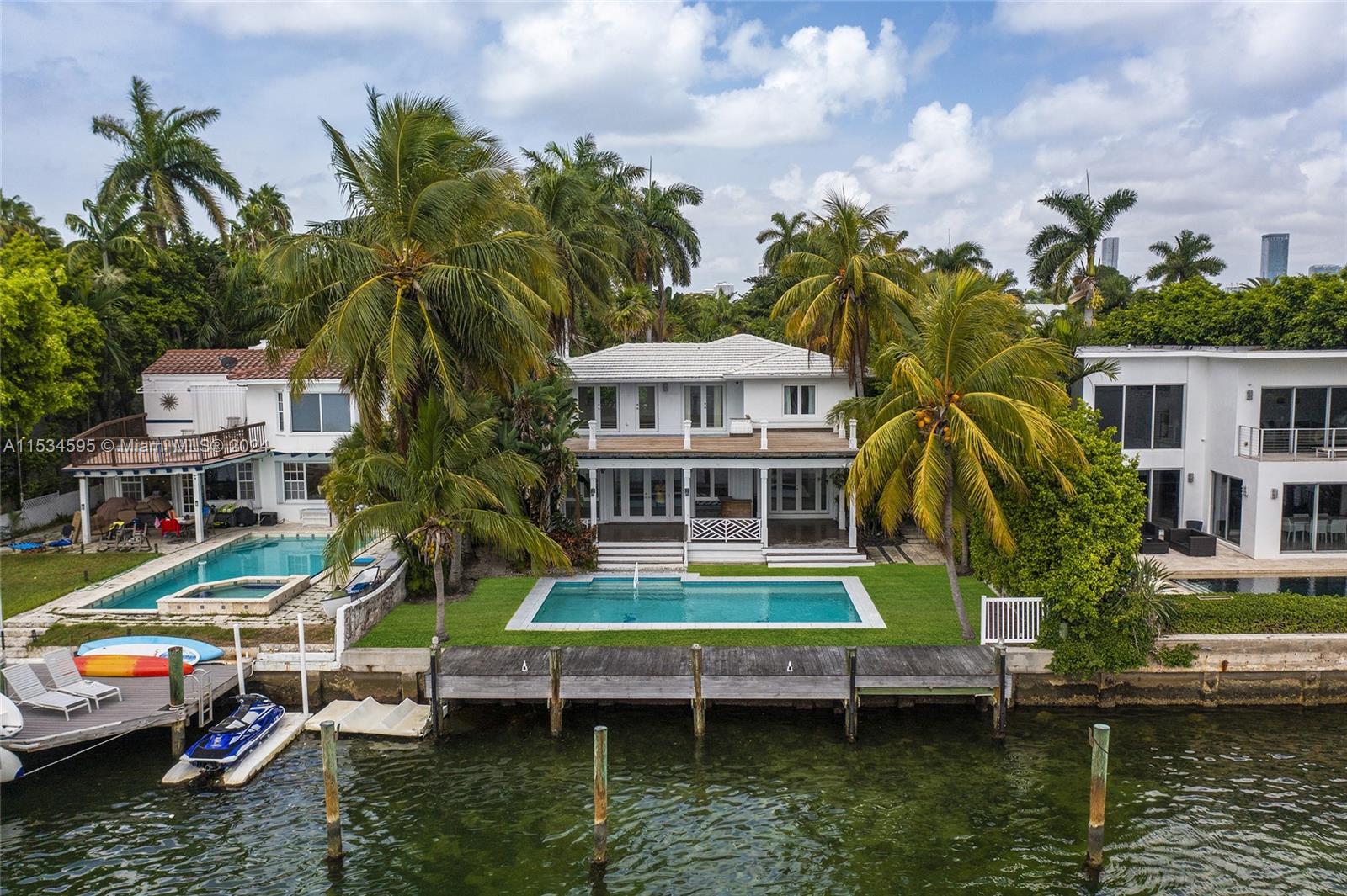 325 San Marino Dr, Miami Beach, FL, 33139 United States, 4 Bedrooms Bedrooms, ,3 BathroomsBathrooms,Residential,For Sale,San Marino Dr,A11534595