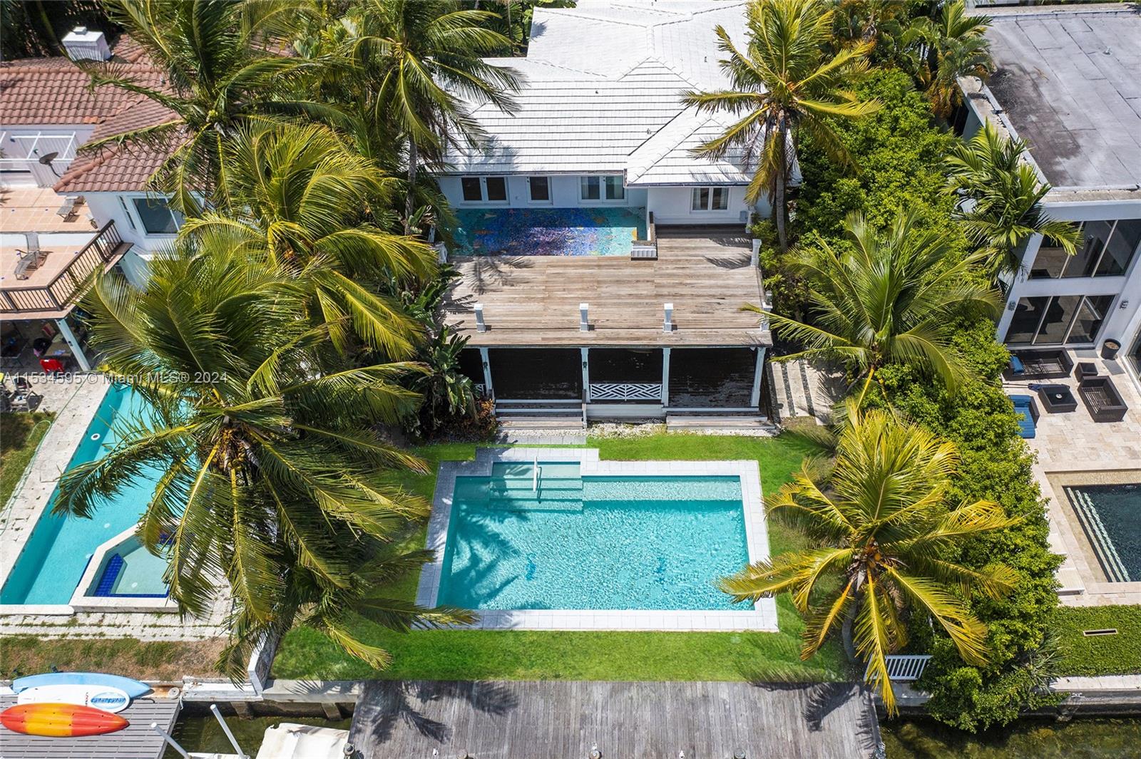 325 San Marino Dr, Miami Beach, FL, 33139 United States, 4 Bedrooms Bedrooms, ,3 BathroomsBathrooms,Residential,For Sale,San Marino Dr,A11534595