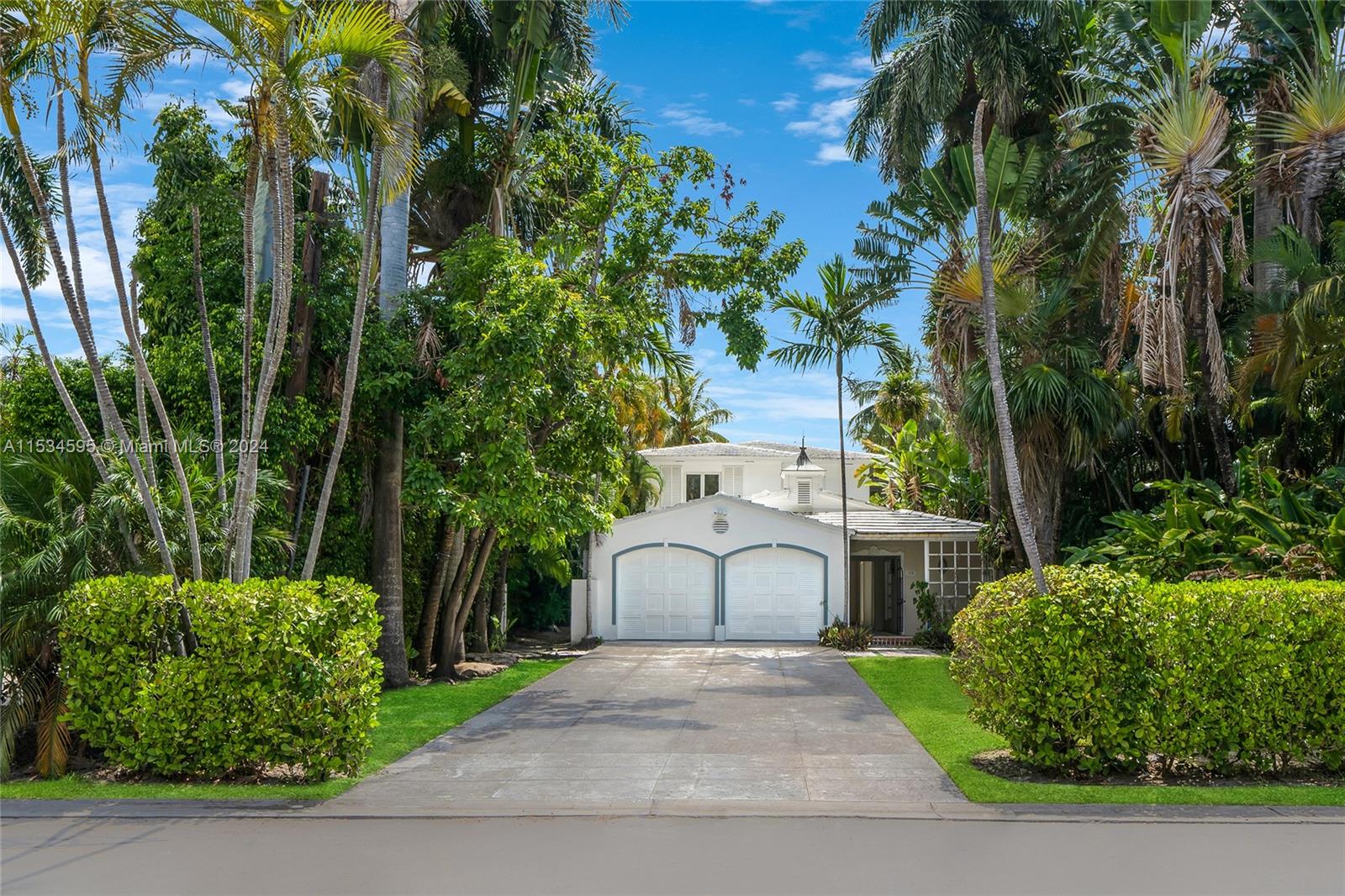 325 San Marino Dr, Miami Beach, FL, 33139 United States, 4 Bedrooms Bedrooms, ,3 BathroomsBathrooms,Residential,For Sale,San Marino Dr,A11534595