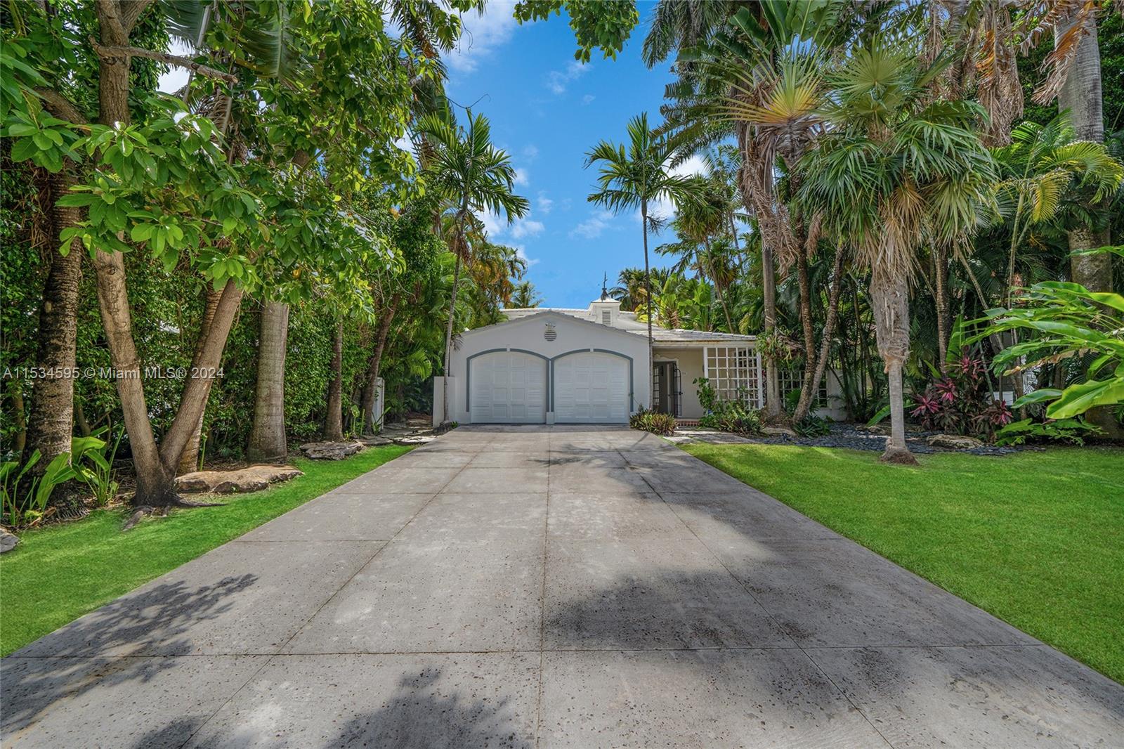 325 San Marino Dr, Miami Beach, FL, 33139 United States, 4 Bedrooms Bedrooms, ,3 BathroomsBathrooms,Residential,For Sale,San Marino Dr,A11534595