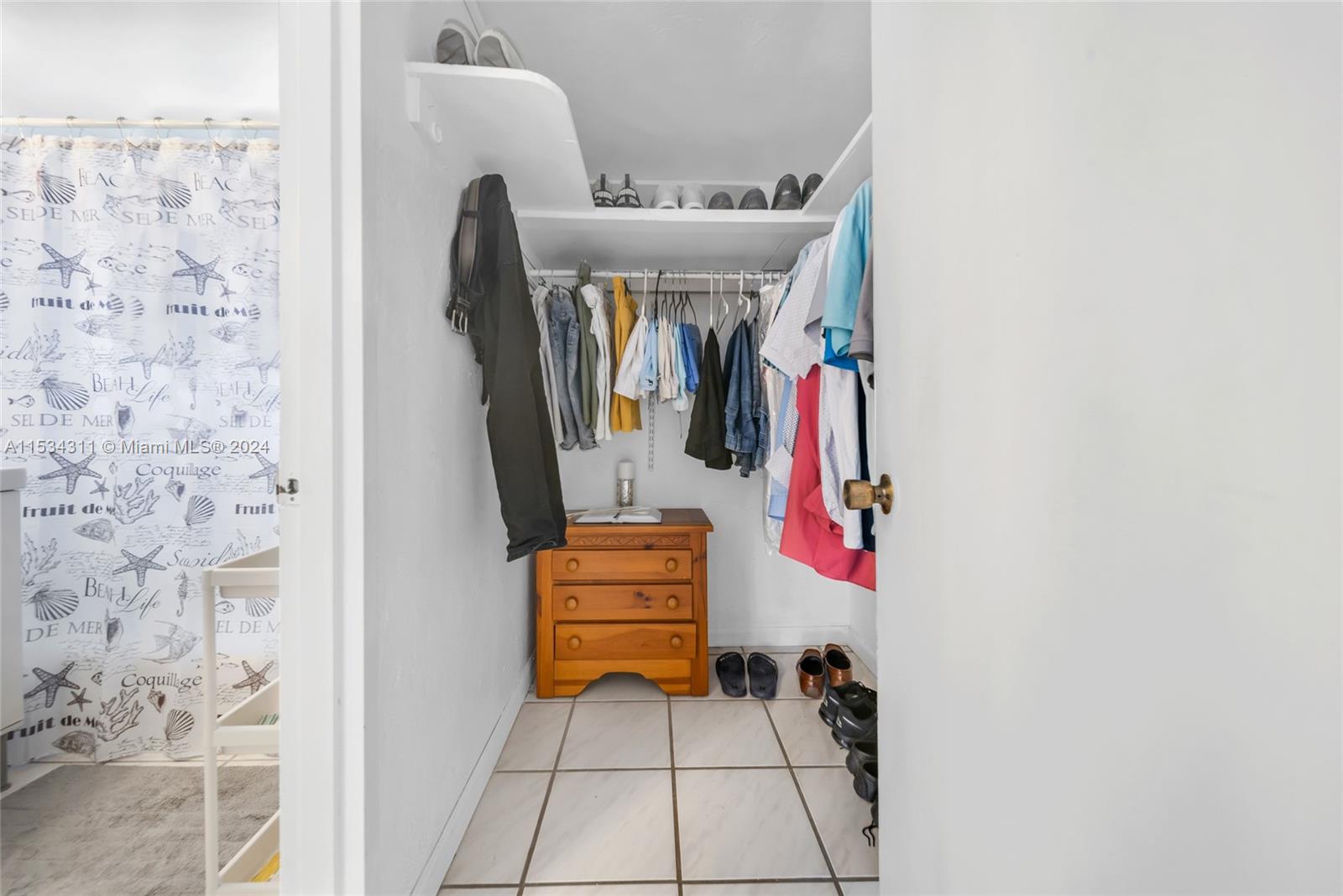 6484 India Creek Dr 202, Miami Beach, Florida 33141, ,1 BathroomBathrooms,Residential,For Sale,6484 India Creek Dr 202,A11534311