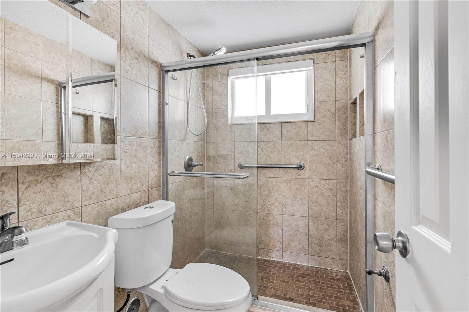 428 Collins Ave 1, Miami Beach, Florida 33139, 1 Bedroom Bedrooms, ,1 BathroomBathrooms,Residentiallease,For Rent,428 Collins Ave 1,A11534299