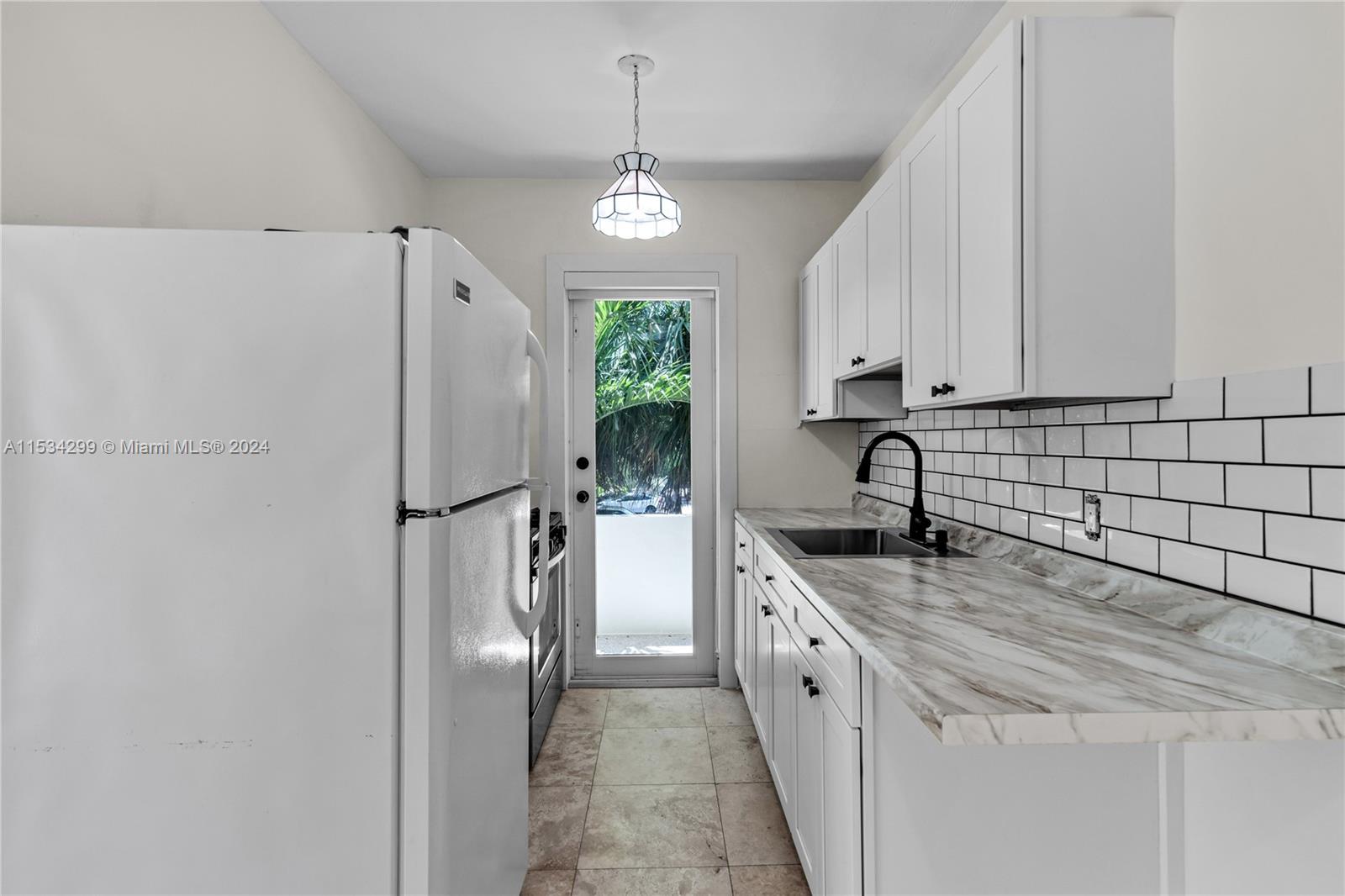 428 Collins Ave 1, Miami Beach, Florida 33139, 1 Bedroom Bedrooms, ,1 BathroomBathrooms,Residentiallease,For Rent,428 Collins Ave 1,A11534299