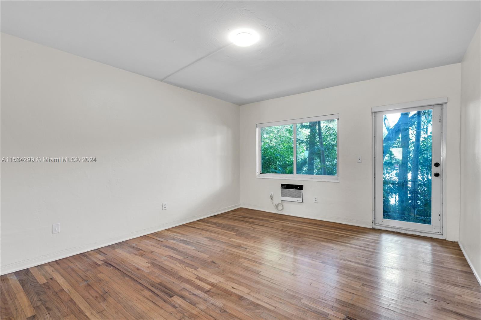 428 Collins Ave 1, Miami Beach, Florida 33139, 1 Bedroom Bedrooms, ,1 BathroomBathrooms,Residentiallease,For Rent,428 Collins Ave 1,A11534299