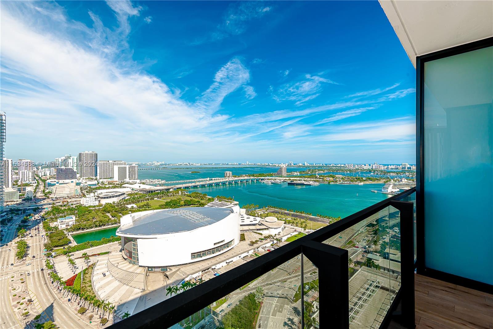 Indulge in luxury living with panoramic views of Biscayne Bay and Downtown Miami in this exquisite 496 sqft studio with no rental restrictions. Fully furnished, it includes a full kitchen, king-size bed, pull-out couch, washer/dryer, and a large flat-screen TV. Revel in amenities like a wraparound pool, two-story gym, valet parking, and more. Situated near Kaseya Center, Bayside Marketplace, major roads, Port of Miami, Brightline train station, and public parks, this condo epitomizes convenience and comfort.