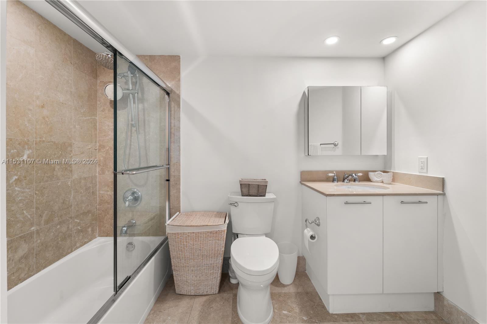 2011 N Ocean Blvd 705, Fort Lauderdale, Florida 33305, 3 Bedrooms Bedrooms, ,3 BathroomsBathrooms,Residential,For Sale,2011 N Ocean Blvd 705,A11531107