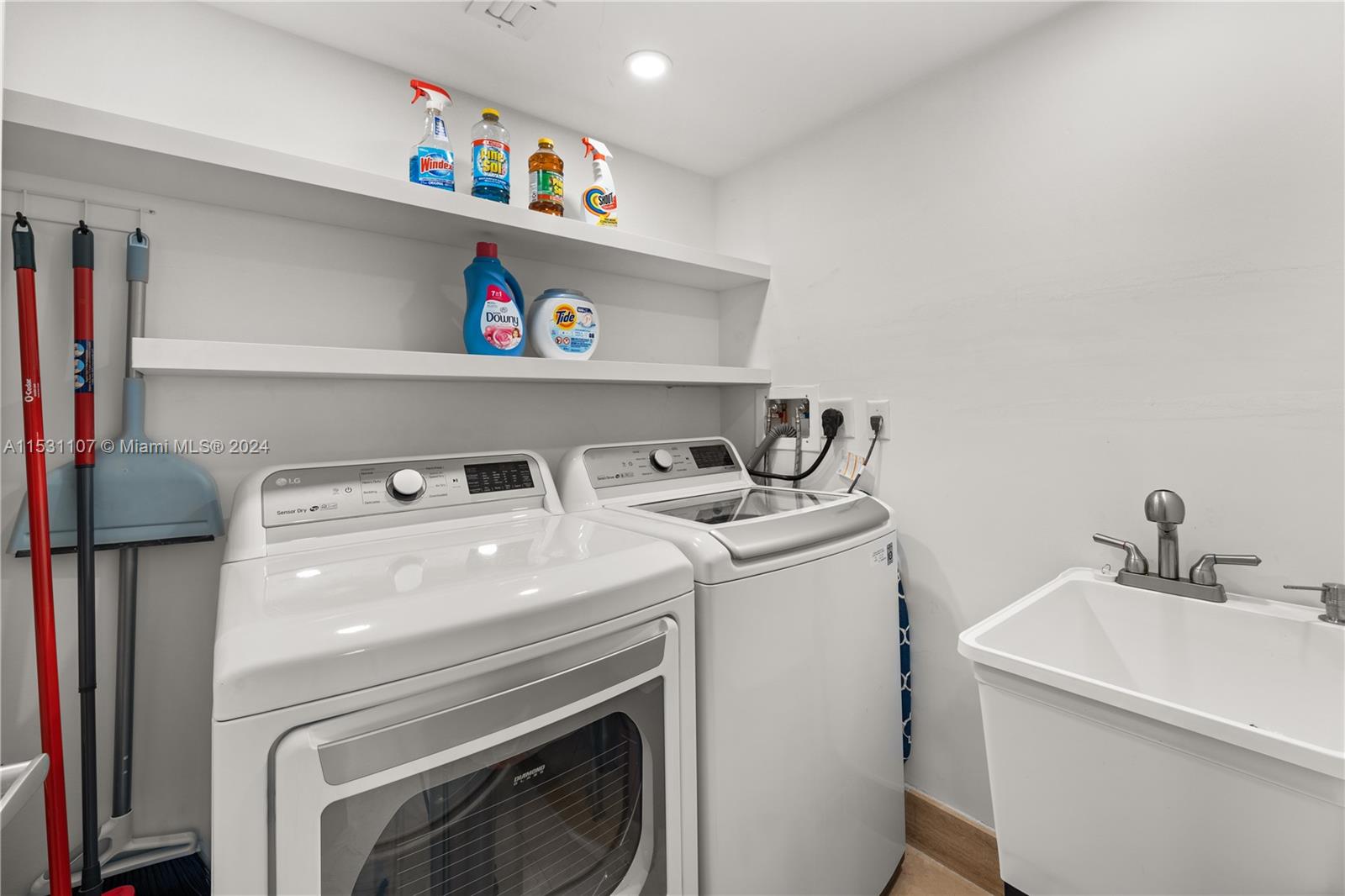 2011 N Ocean Blvd 705, Fort Lauderdale, Florida 33305, 3 Bedrooms Bedrooms, ,3 BathroomsBathrooms,Residential,For Sale,2011 N Ocean Blvd 705,A11531107