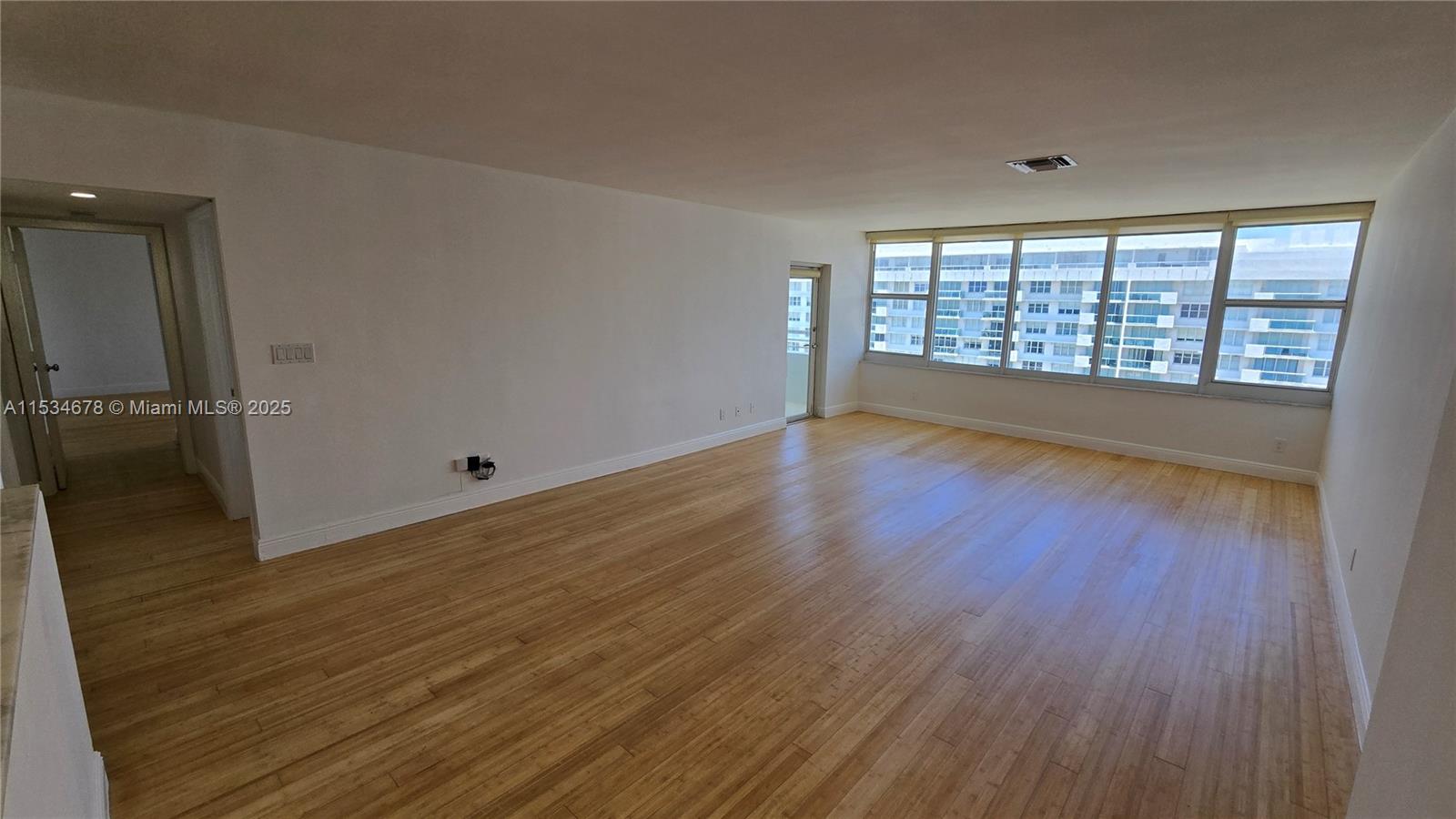 5600 Collins Ave 17T, Miami Beach, Florida 33140, 2 Bedrooms Bedrooms, ,2 BathroomsBathrooms,Residential,For Sale,5600 Collins Ave 17T,A11534678