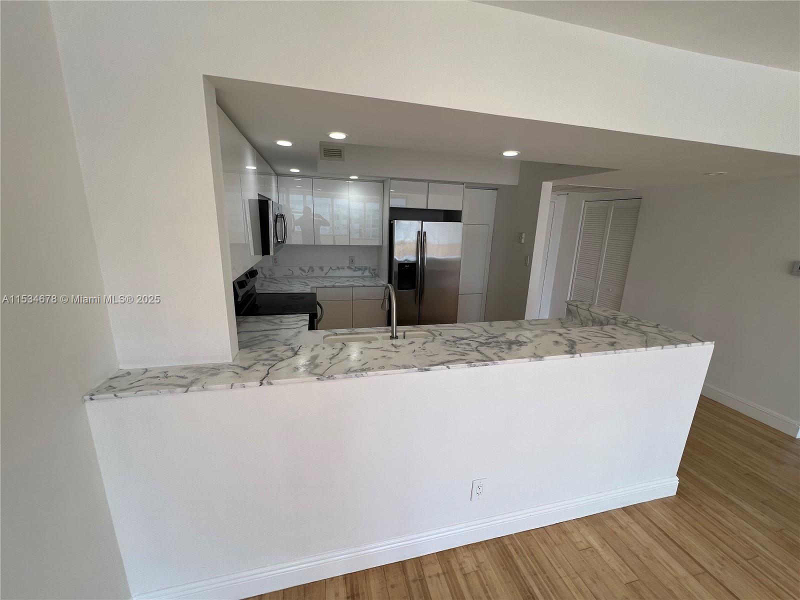 5600 Collins Ave 17T, Miami Beach, Florida 33140, 2 Bedrooms Bedrooms, ,2 BathroomsBathrooms,Residential,For Sale,5600 Collins Ave 17T,A11534678