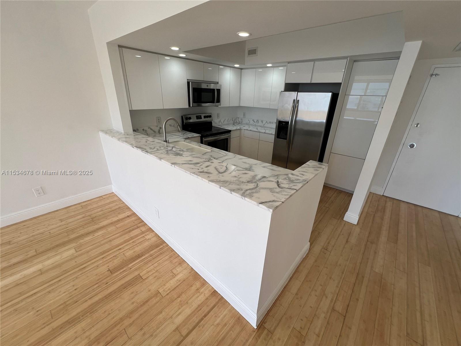 5600 Collins Ave 17T, Miami Beach, Florida 33140, 2 Bedrooms Bedrooms, ,2 BathroomsBathrooms,Residential,For Sale,5600 Collins Ave 17T,A11534678