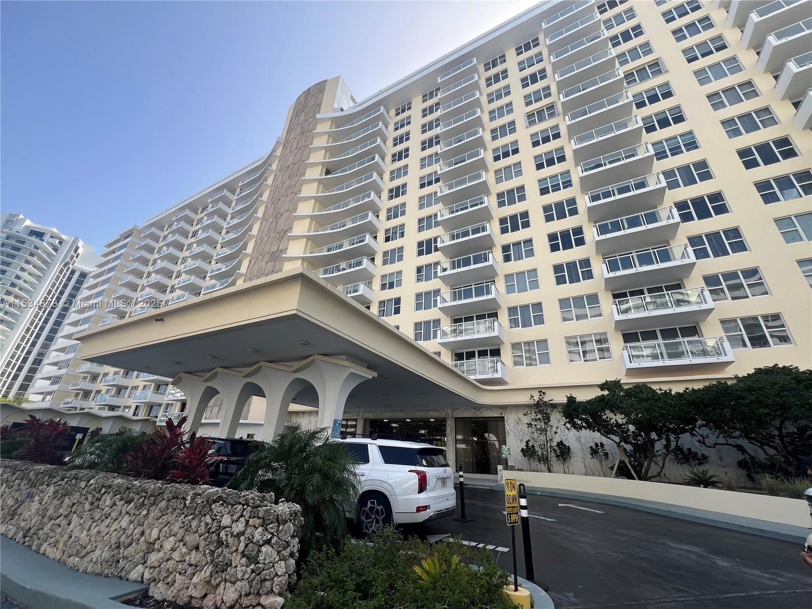 5600 Collins Ave 17T, Miami Beach, Florida 33140, 2 Bedrooms Bedrooms, ,2 BathroomsBathrooms,Residential,For Sale,5600 Collins Ave 17T,A11534678