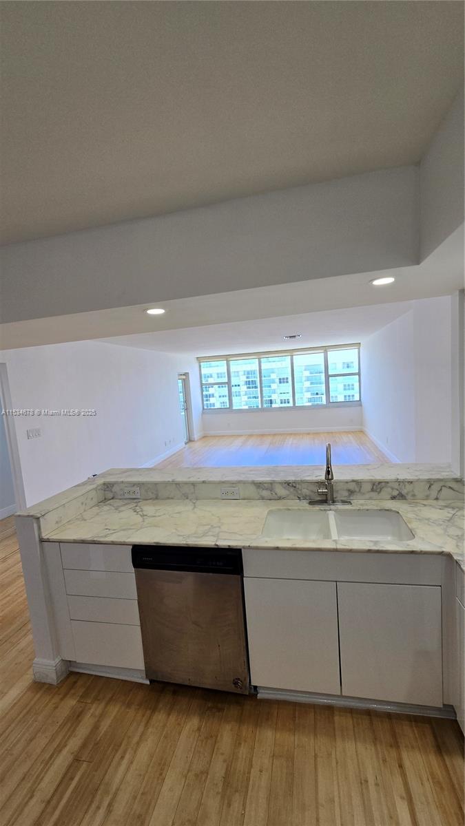 5600 Collins Ave 17T, Miami Beach, Florida 33140, 2 Bedrooms Bedrooms, ,2 BathroomsBathrooms,Residential,For Sale,5600 Collins Ave 17T,A11534678