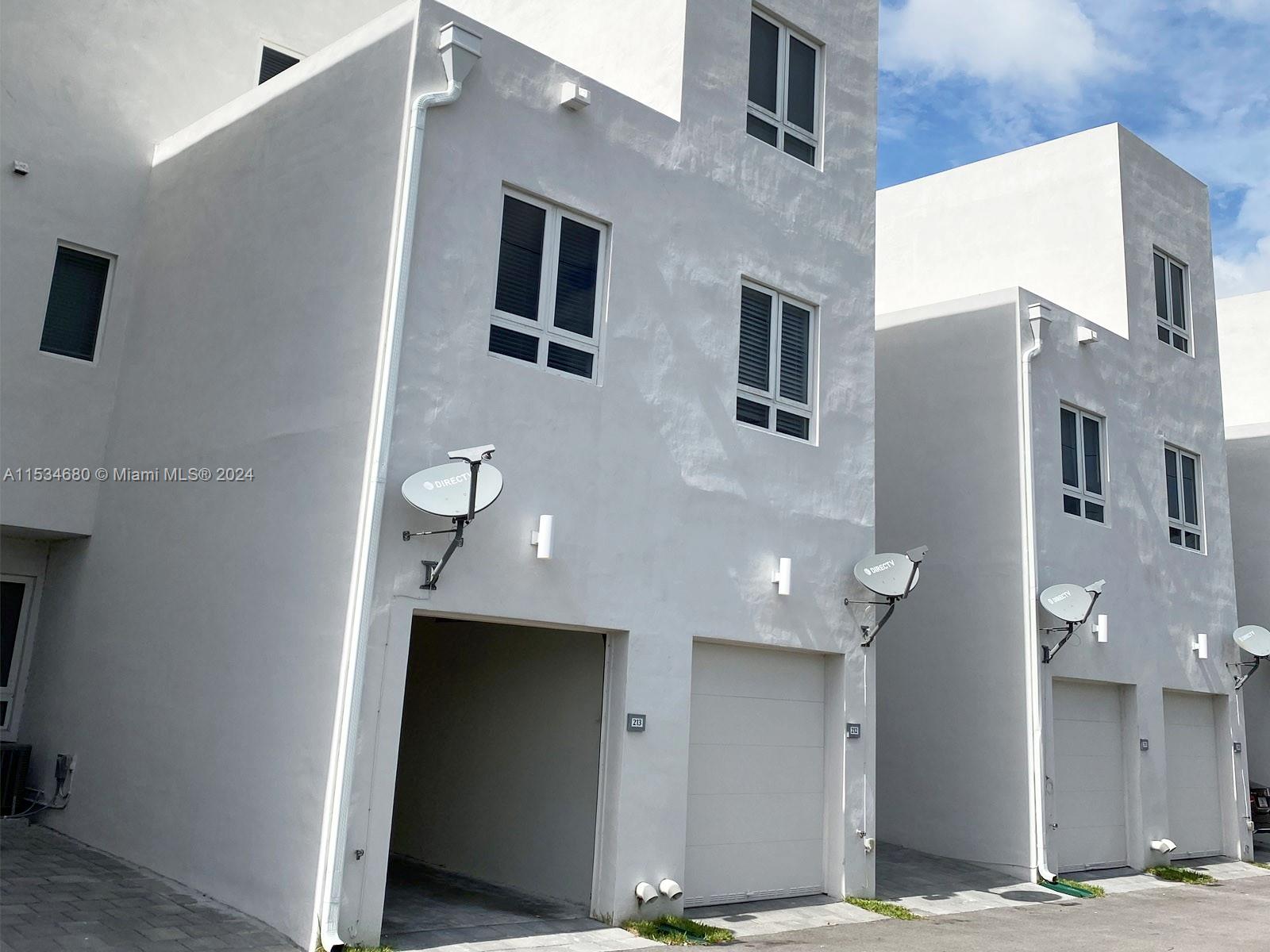 10220 NW 63rd Ter 213, Doral, Florida 33178, 3 Bedrooms Bedrooms, ,3 BathroomsBathrooms,Residentiallease,For Rent,10220 NW 63rd Ter 213,A11534680