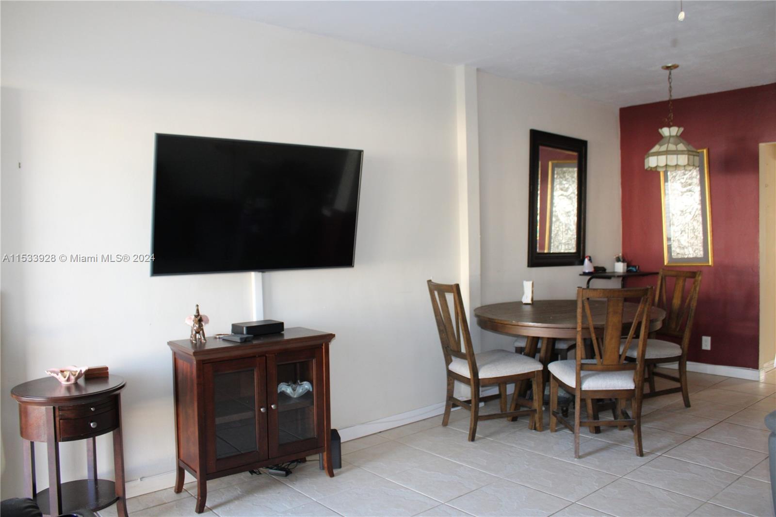 900 SW 11th Ave 5C, Hallandale Beach, Florida 33009, 1 Bedroom Bedrooms, ,1 BathroomBathrooms,Residential,For Sale,900 SW 11th Ave 5C,A11533928