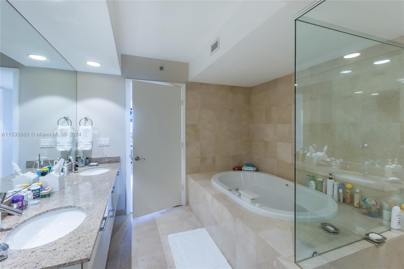 17201 Collins Ave 3707, Sunny Isles Beach, Florida 33160, 2 Bedrooms Bedrooms, ,2 BathroomsBathrooms,Residential,For Sale,17201 Collins Ave 3707,A11530560