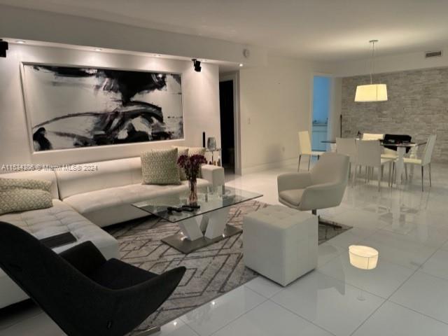 Beautifully renovated condo in the heart of coveted Bal Harbour. This 2 bedroom/2 bathroom unit comes fully furnished and has all the appliances you need. Walking distance from
the Harbour Shops and places of worship. Cable & High Speed Internet is included in rental price! Available until December 15th, 2024