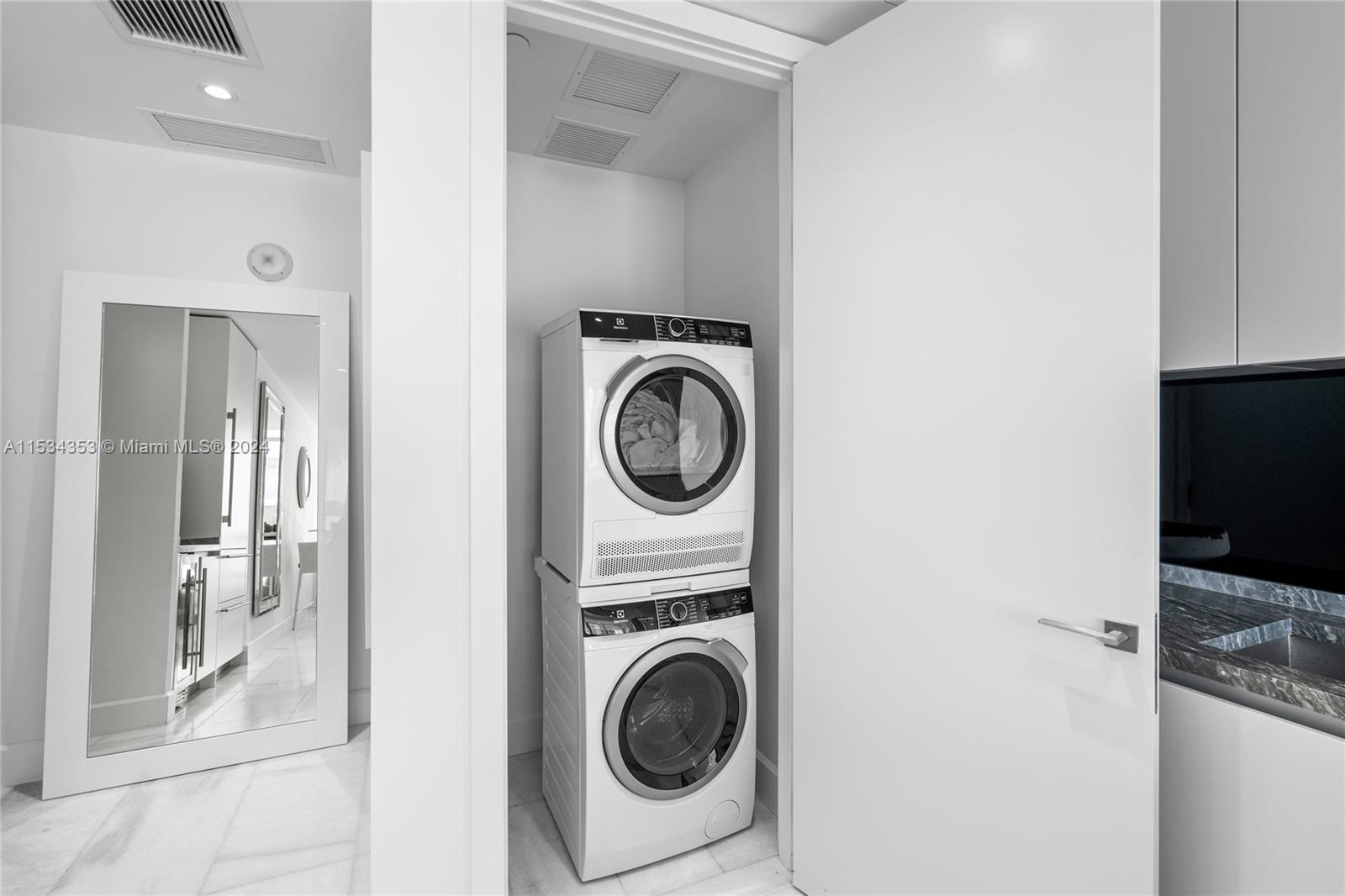 700 NE 26th Ter 1404, Miami, Florida 33137, 1 Bedroom Bedrooms, ,1 BathroomBathrooms,Residential,For Sale,700 NE 26th Ter 1404,A11534353