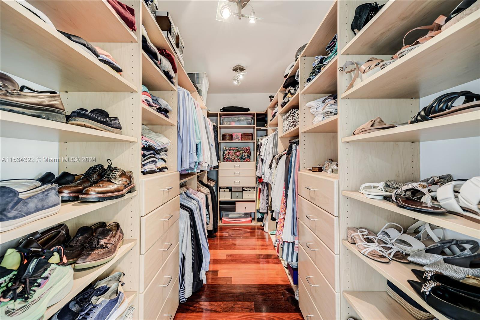 765 Crandon Blvd, Key Biscayne, FL, 33149 United States, 3 Bedrooms Bedrooms, ,4 BathroomsBathrooms,Residential,For Sale,Crandon Blvd,A11534322