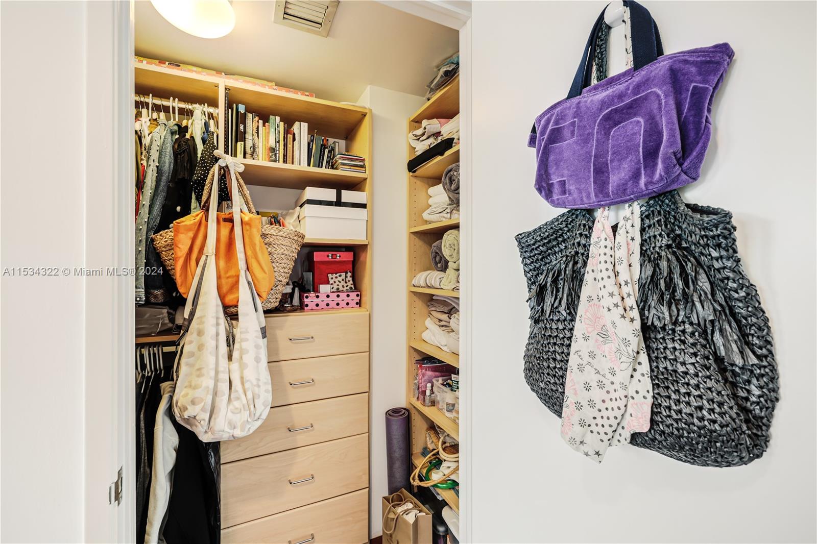 765 Crandon Blvd, Key Biscayne, FL, 33149 United States, 3 Bedrooms Bedrooms, ,4 BathroomsBathrooms,Residential,For Sale,Crandon Blvd,A11534322