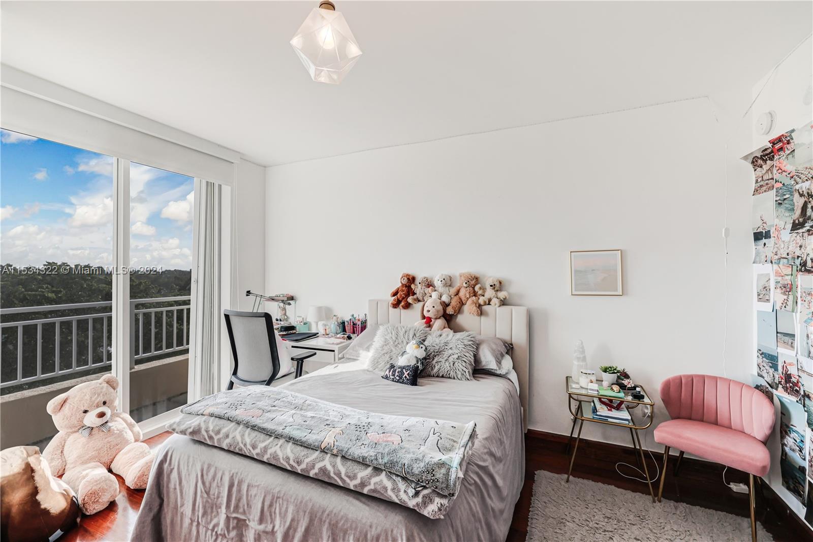 765 Crandon Blvd, Key Biscayne, FL, 33149 United States, 3 Bedrooms Bedrooms, ,4 BathroomsBathrooms,Residential,For Sale,Crandon Blvd,A11534322